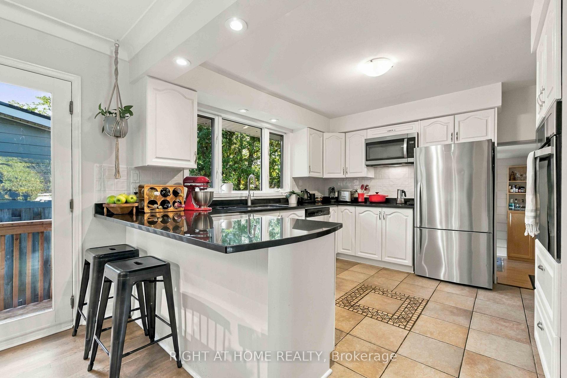 Photo 7 of 2045 Saville Row, Ottawa, Carlingwood — HOMEH