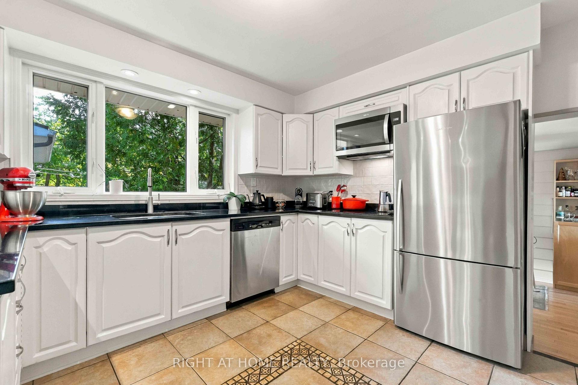 Photo 9 of 2045 Saville Row, Ottawa, Carlingwood — HOMEH