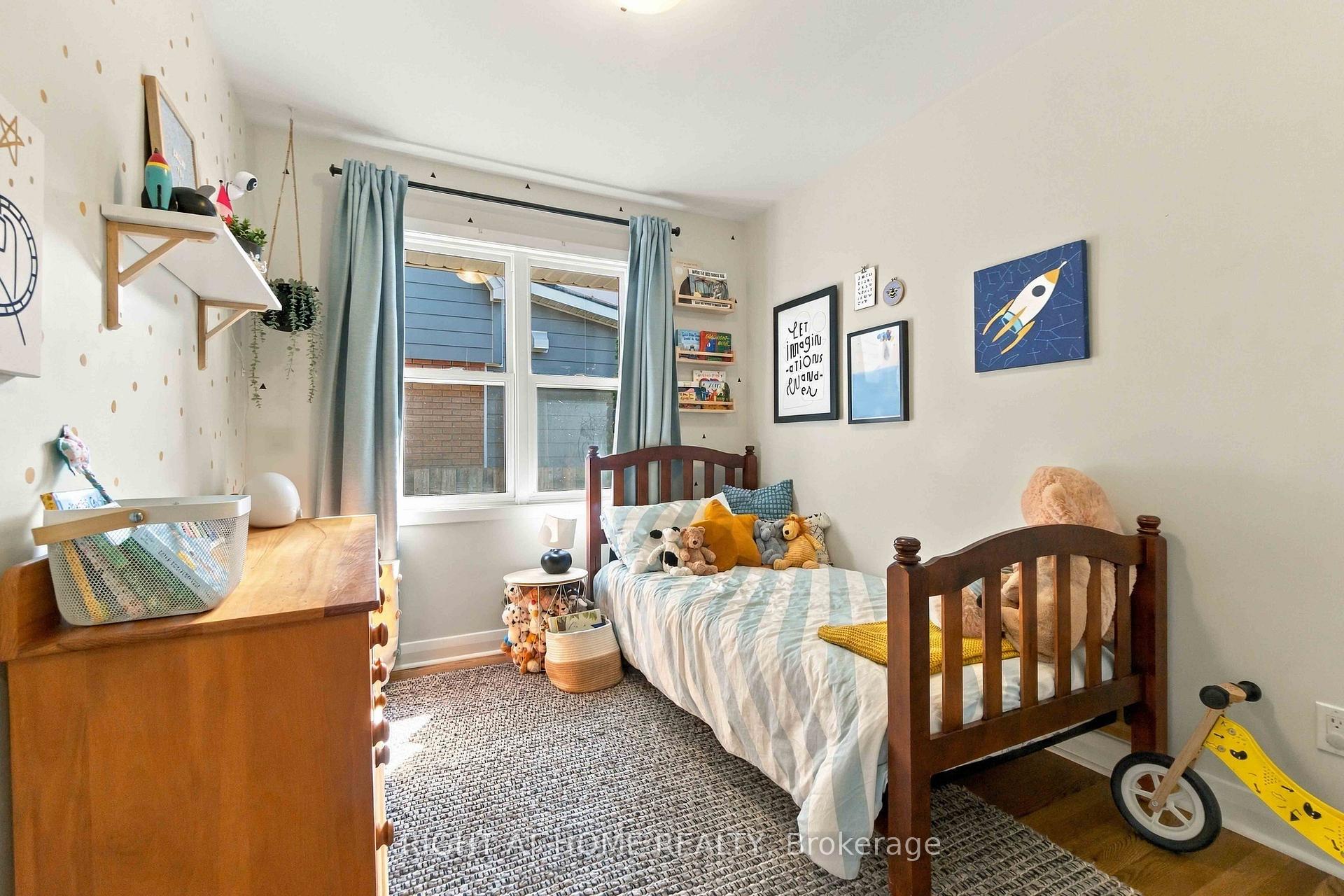Photo 13 of 2045 Saville Row, Ottawa, Carlingwood — HOMEH