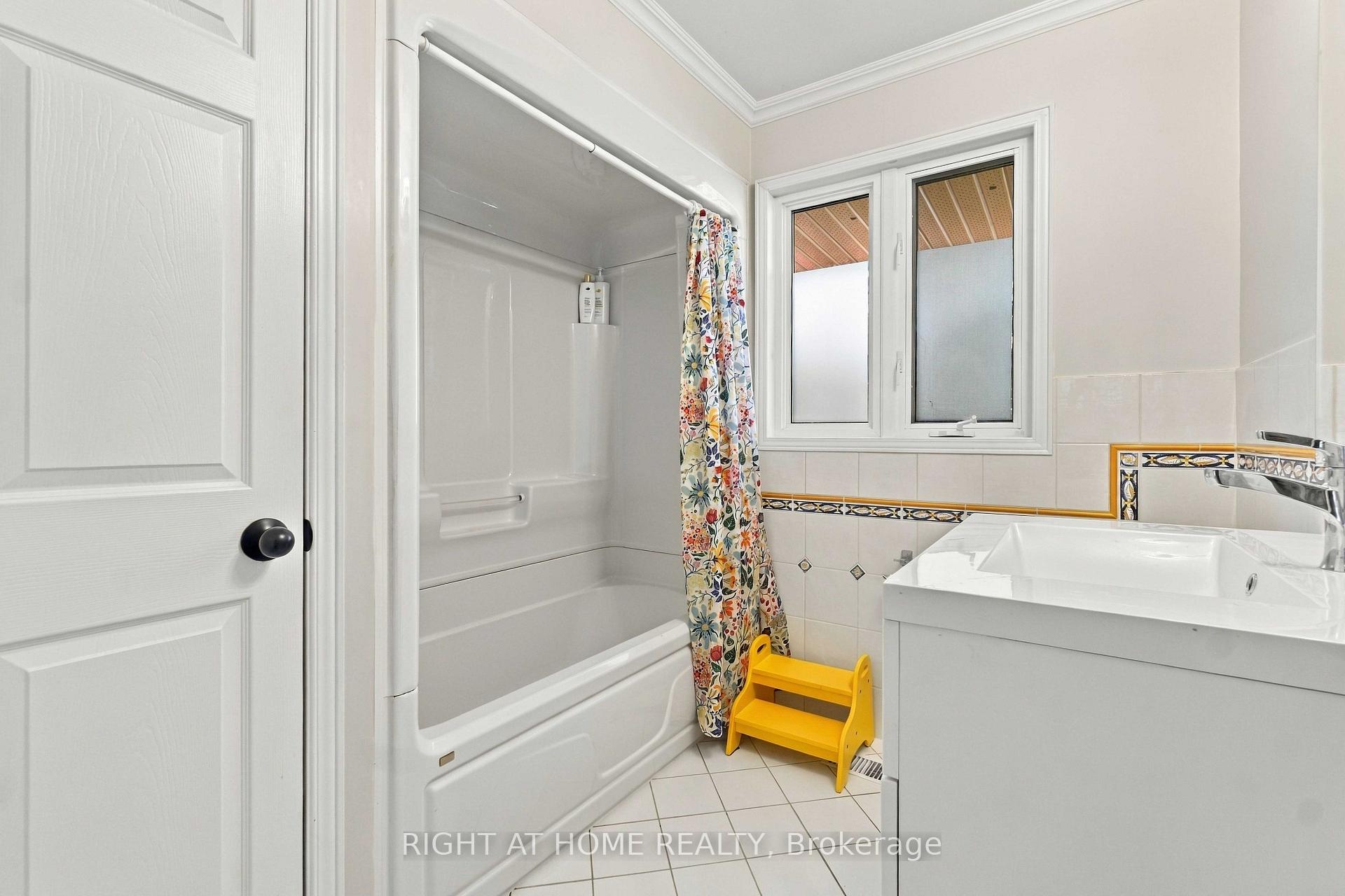 Photo 15 of 2045 Saville Row, Ottawa, Carlingwood — HOMEH