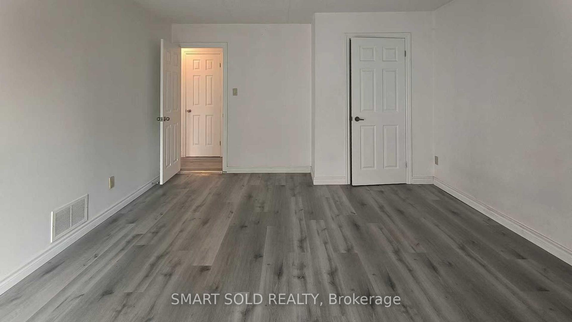 Photo 2 of Unit #Ground Unit, 41 Hickorynut Drive, North York, Pleasant View — HOMEH