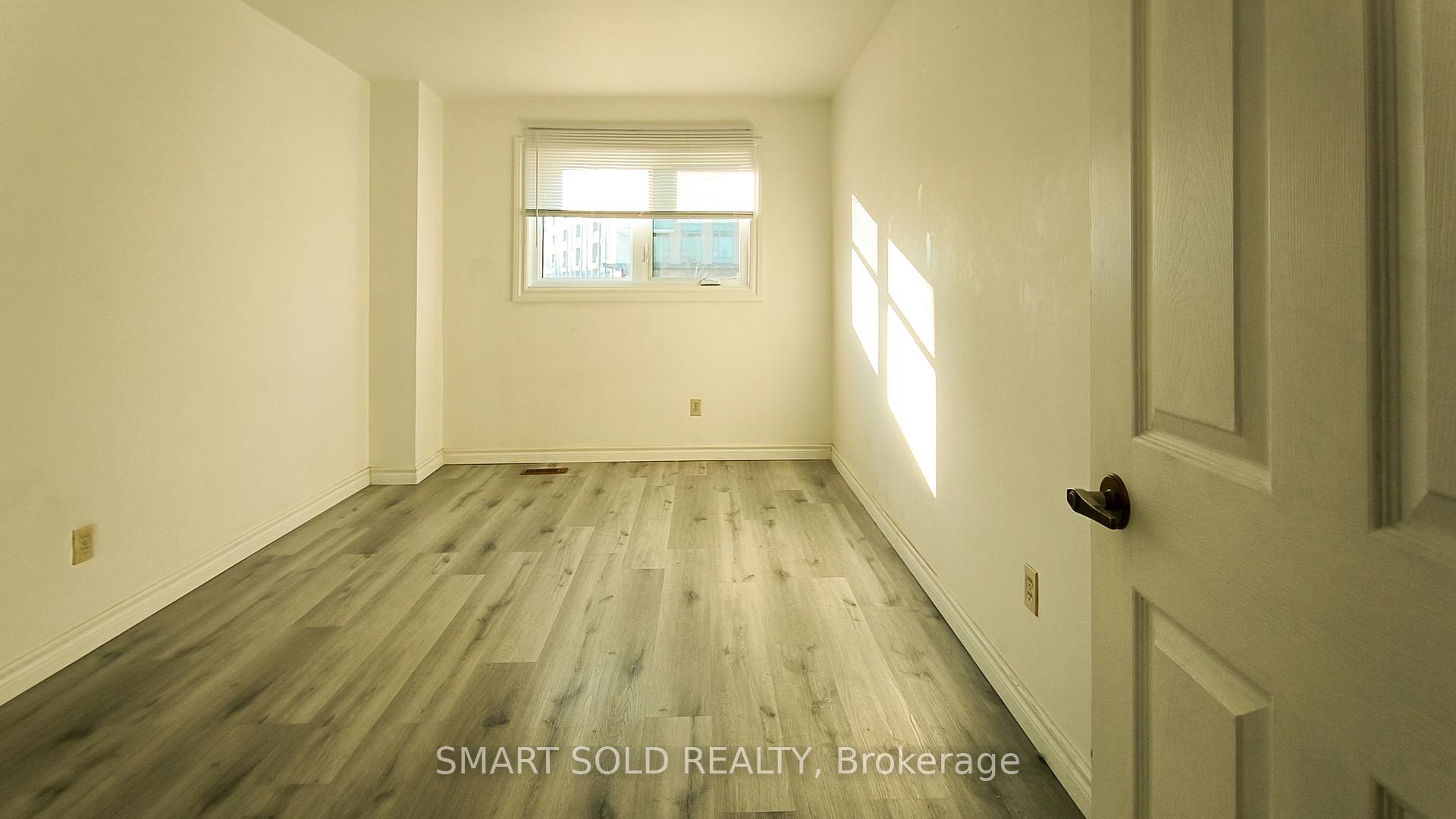 Photo 3 of Unit #Ground Unit, 41 Hickorynut Drive, North York, Pleasant View — HOMEH