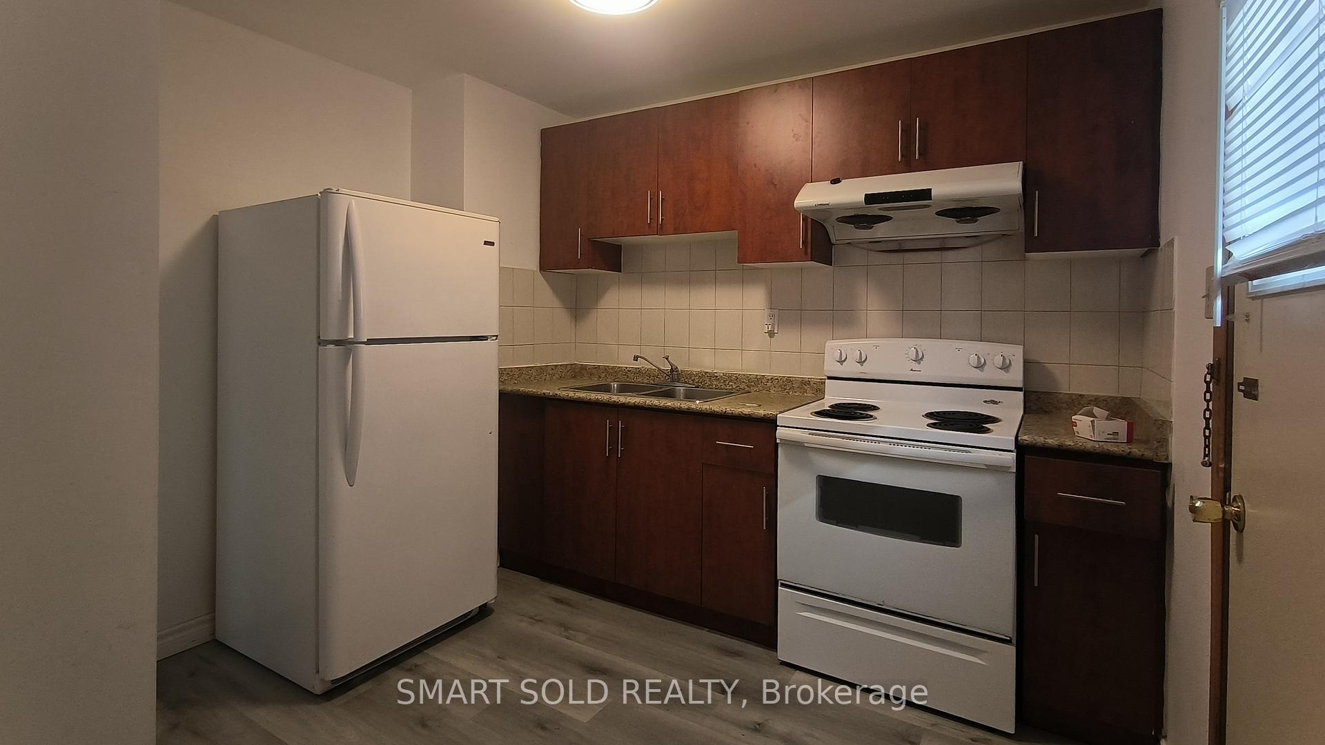Photo 5 of Unit #Ground Unit, 41 Hickorynut Drive, North York, Pleasant View — HOMEH