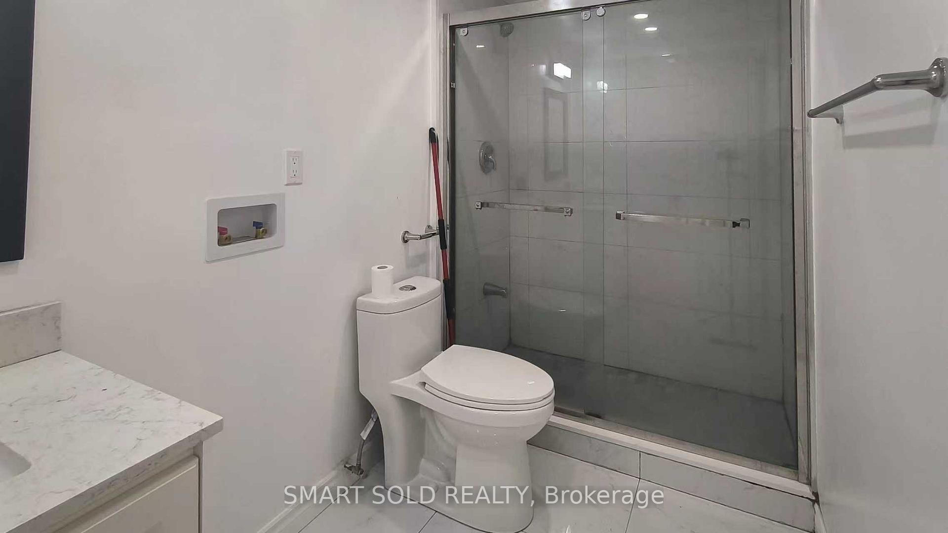 Photo 7 of Unit #Ground Unit, 41 Hickorynut Drive, North York, Pleasant View — HOMEH