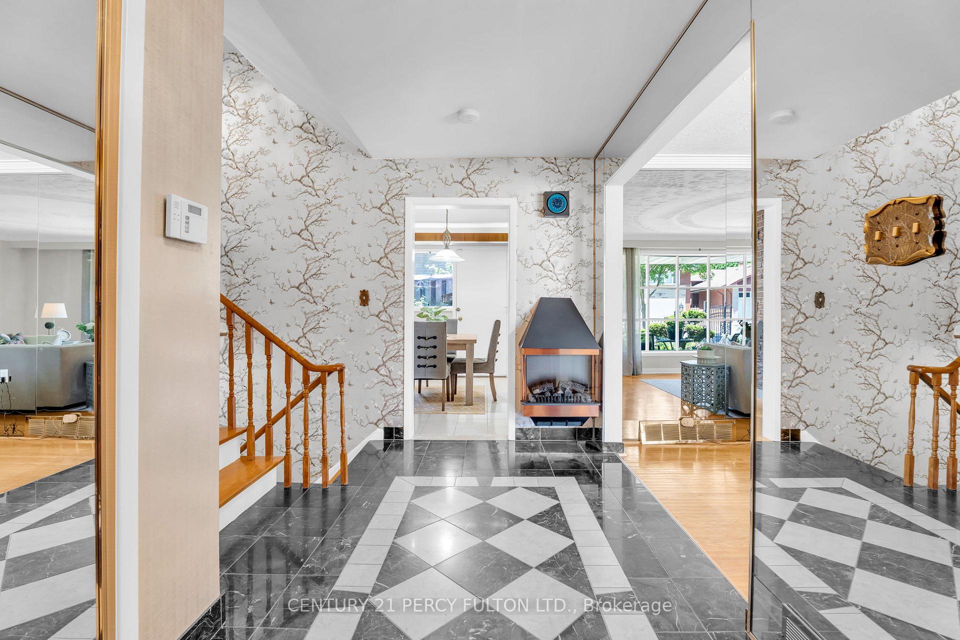 Photo 5 of 3500 Silverplains Drive, Mississauga, Applewood — HOMEH
