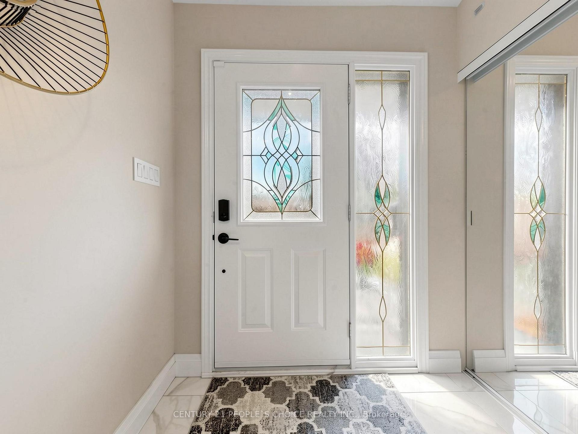 Photo 5 of 27 Matlock Avenue, Mississauga, Streetsville — HOMEH
