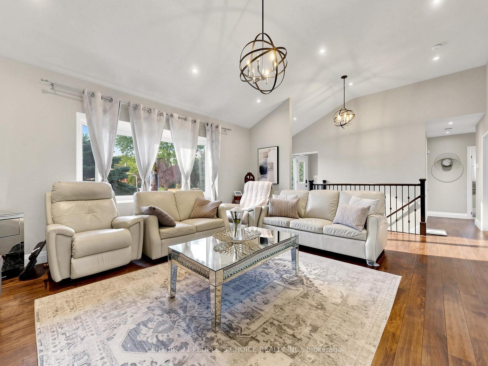 Photo 6 of 27 Matlock Avenue, Mississauga, Streetsville — HOMEH