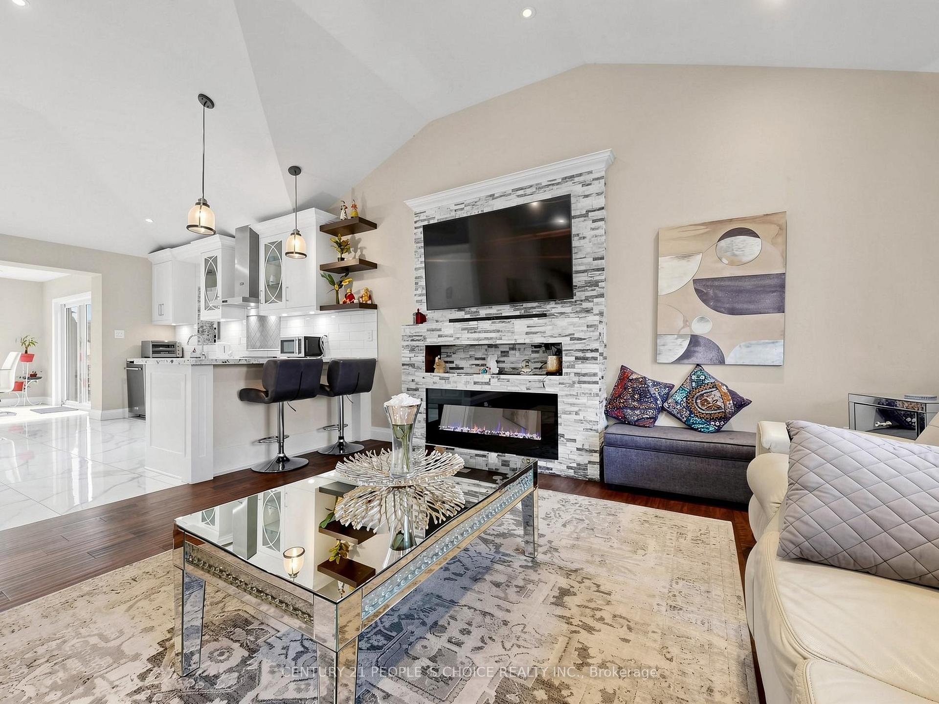 Photo 8 of 27 Matlock Avenue, Mississauga, Streetsville — HOMEH