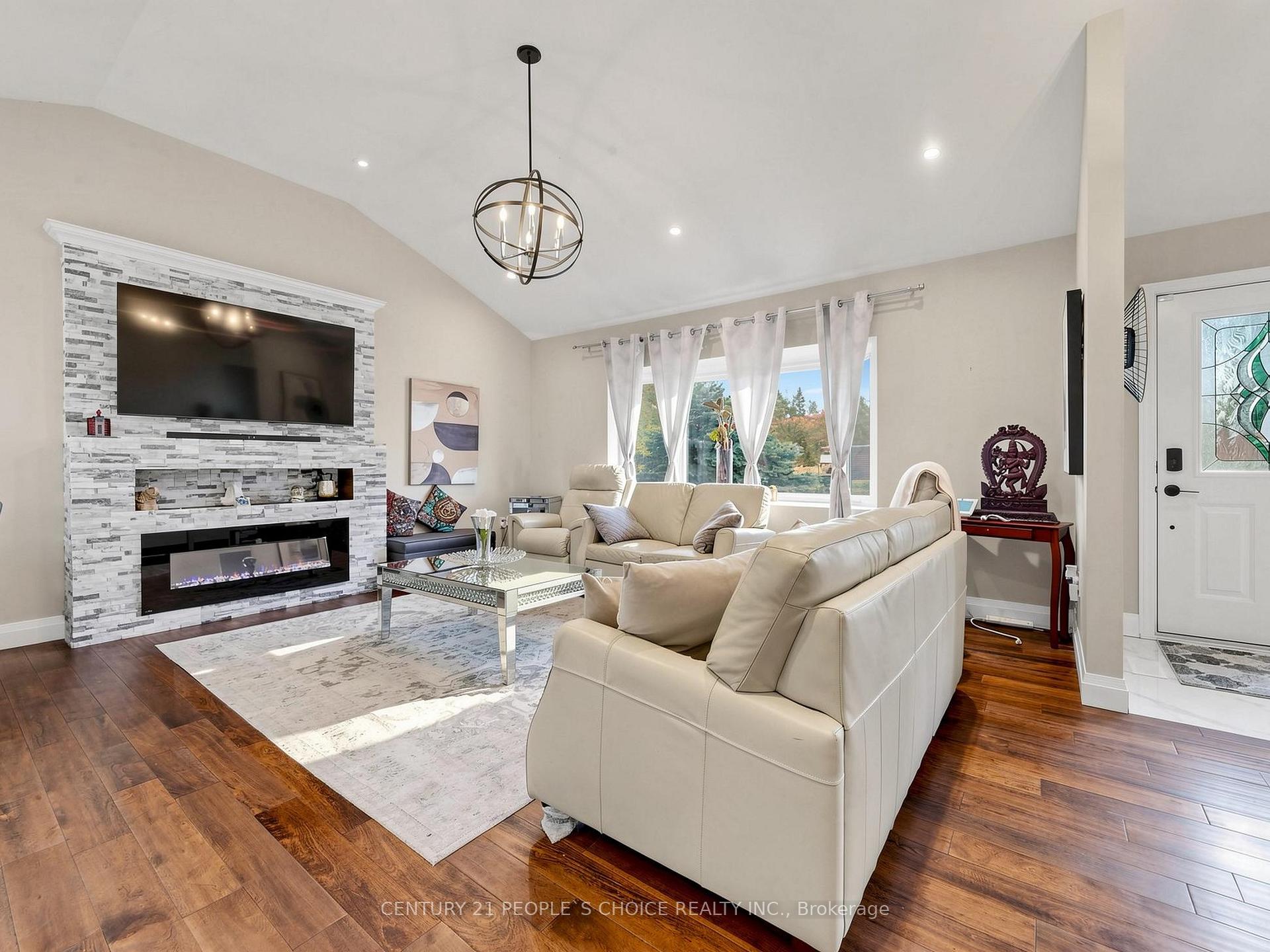 Photo 9 of 27 Matlock Avenue, Mississauga, Streetsville — HOMEH