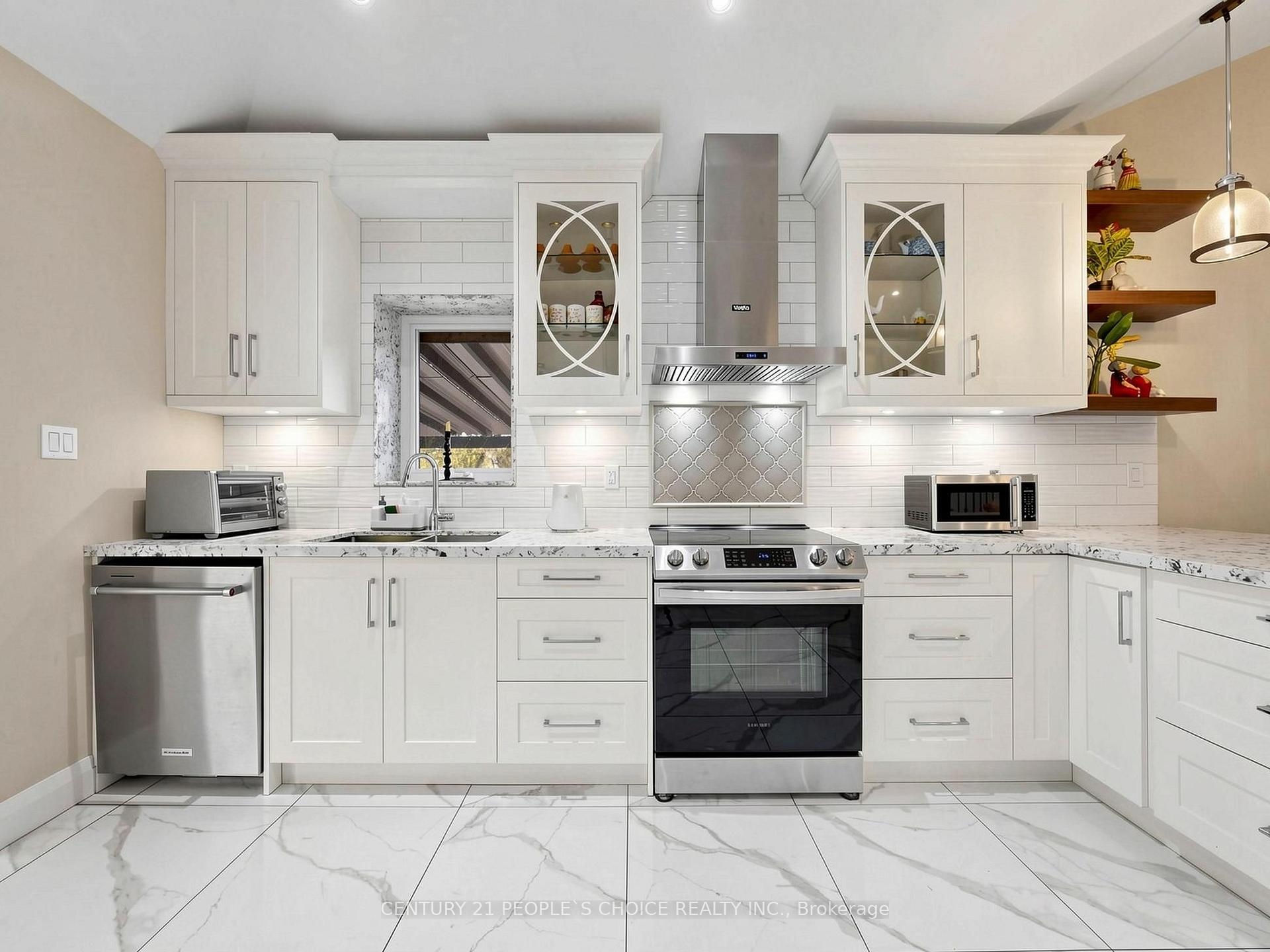 Photo 12 of 27 Matlock Avenue, Mississauga, Streetsville — HOMEH