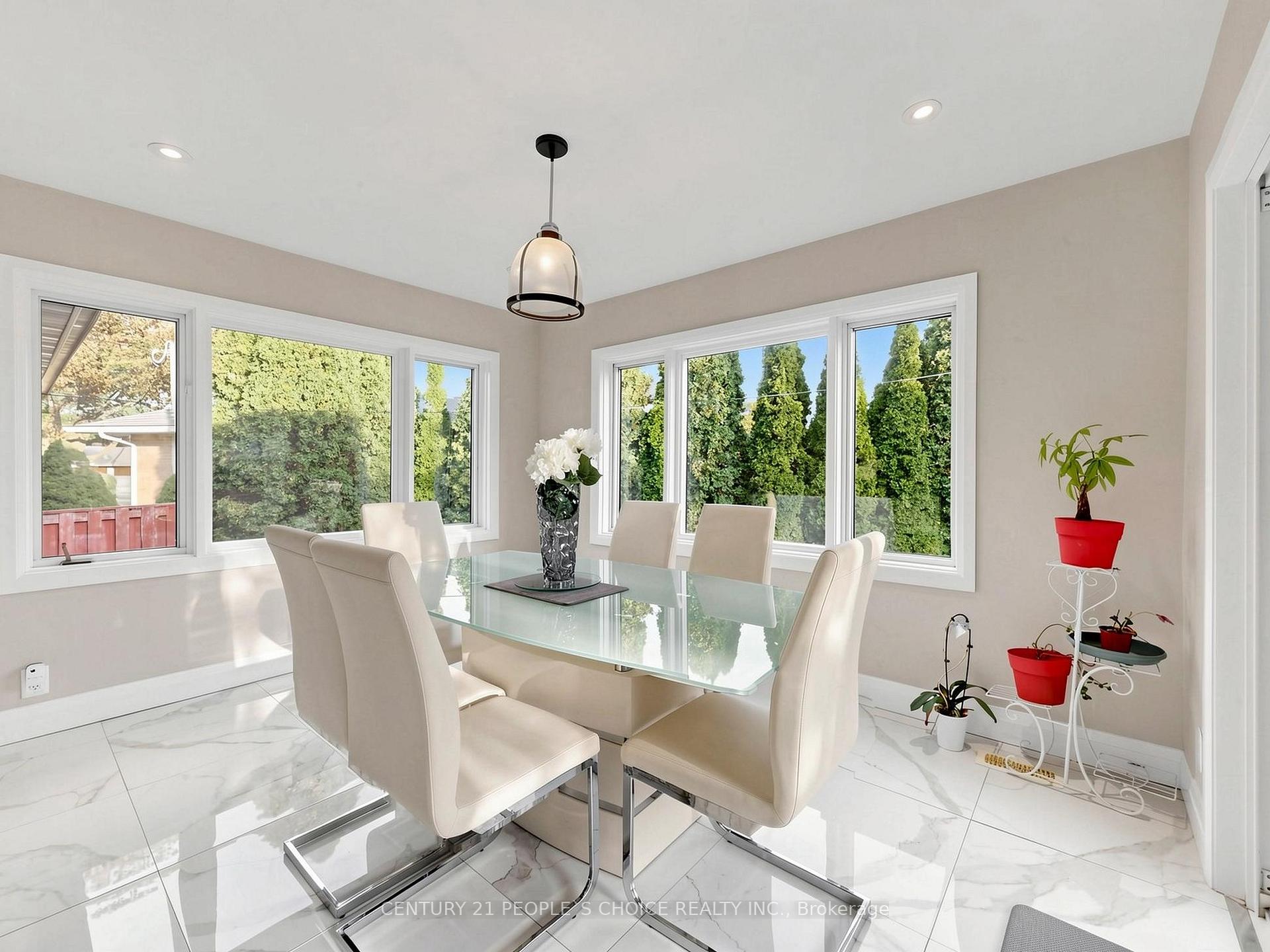 Photo 14 of 27 Matlock Avenue, Mississauga, Streetsville — HOMEH