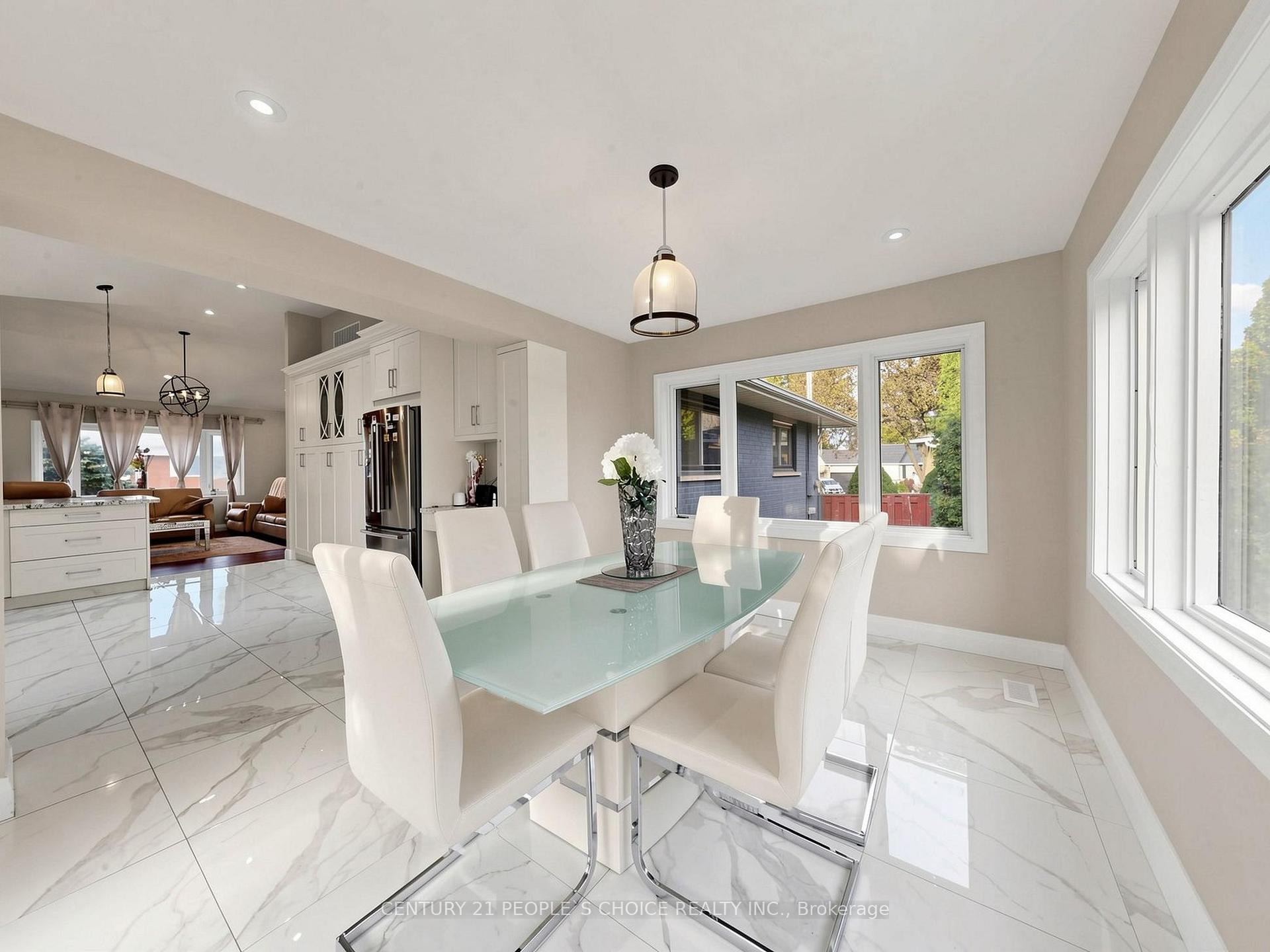 Photo 15 of 27 Matlock Avenue, Mississauga, Streetsville — HOMEH
