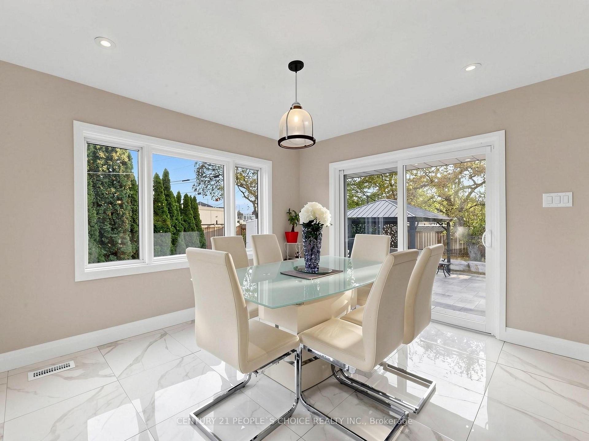 Photo 16 of 27 Matlock Avenue, Mississauga, Streetsville — HOMEH