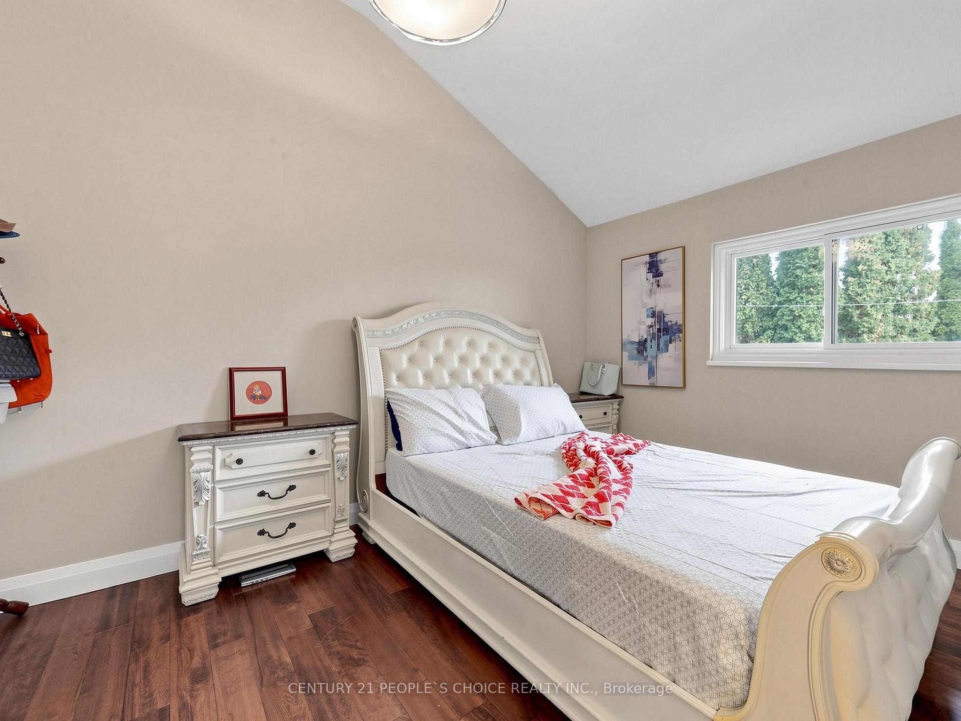 Photo 17 of 27 Matlock Avenue, Mississauga, Streetsville — HOMEH