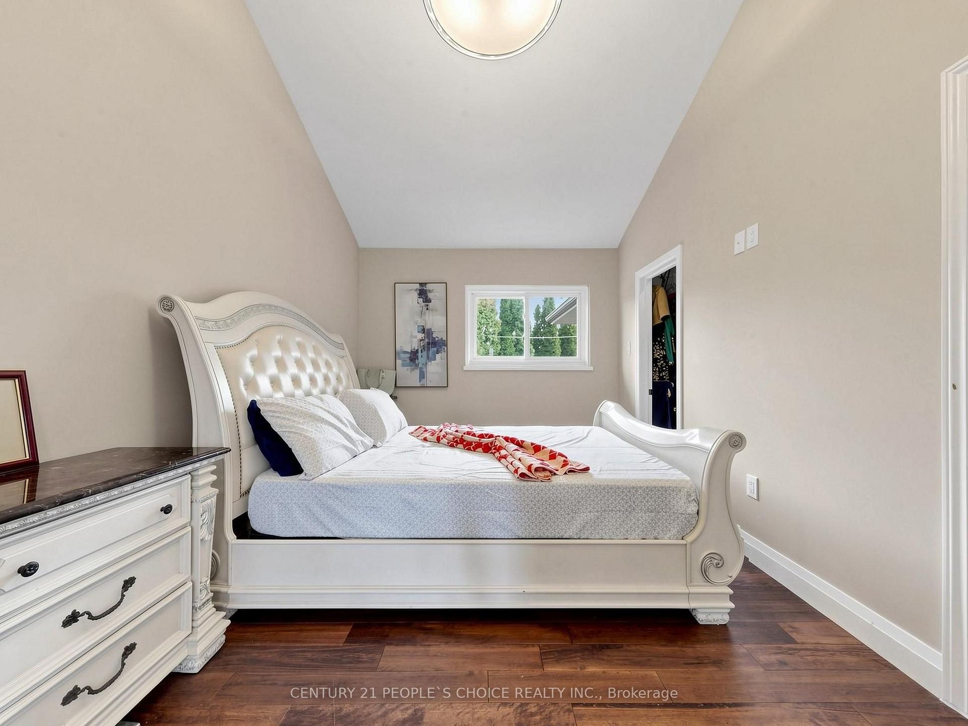 Photo 18 of 27 Matlock Avenue, Mississauga, Streetsville — HOMEH