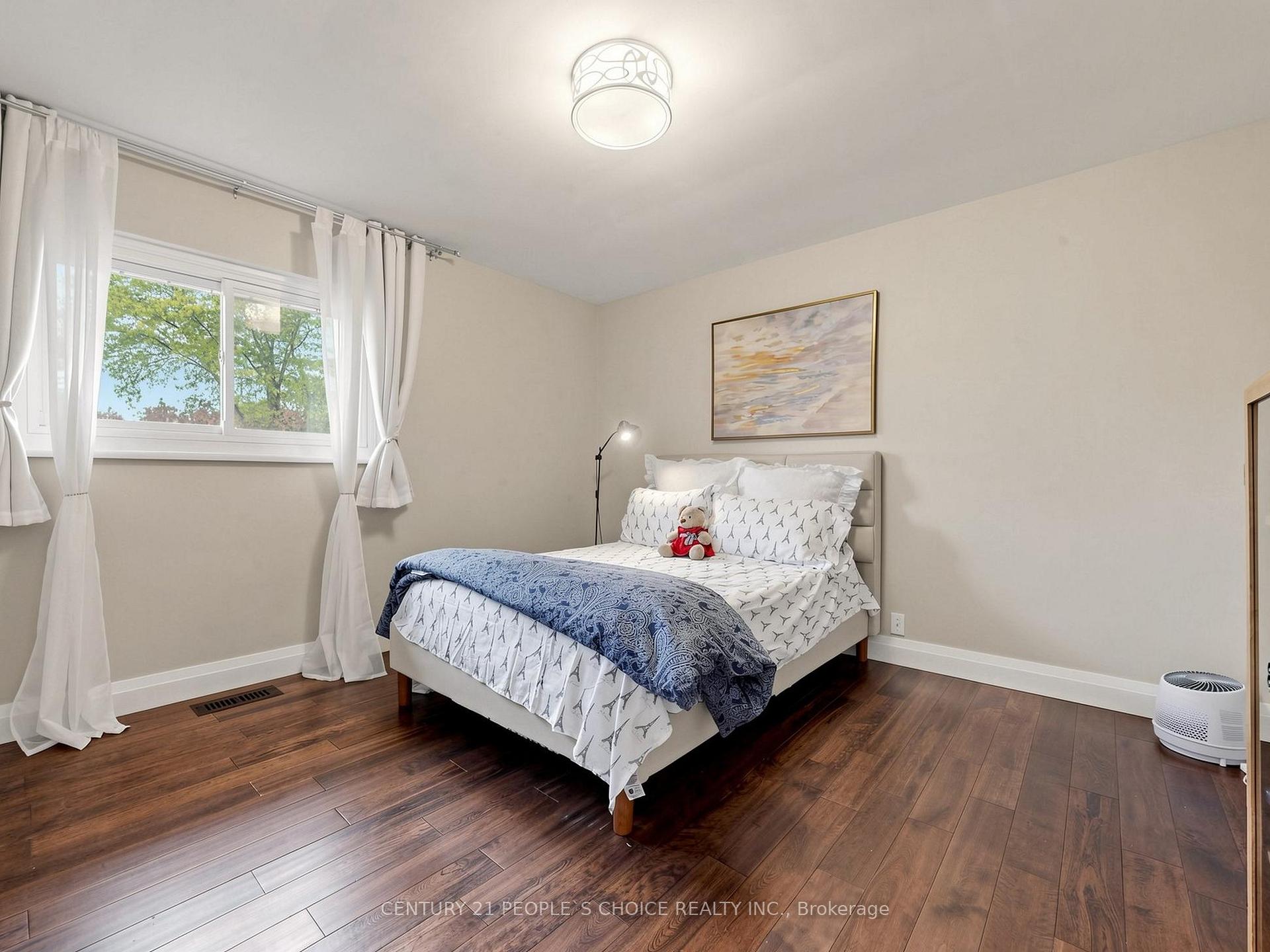 Photo 20 of 27 Matlock Avenue, Mississauga, Streetsville — HOMEH