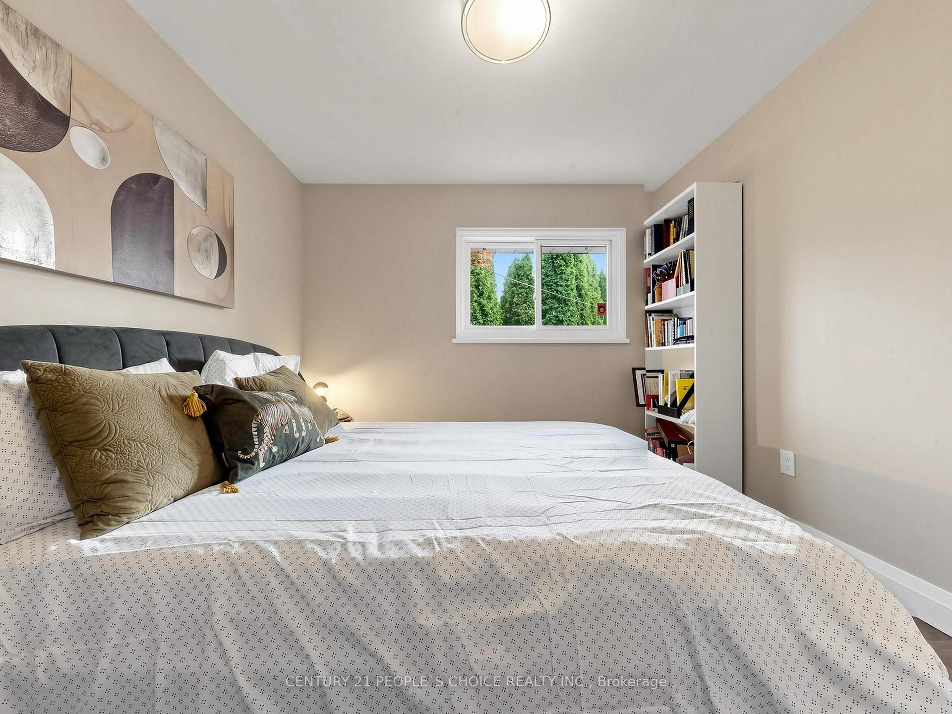 Photo 23 of 27 Matlock Avenue, Mississauga, Streetsville — HOMEH