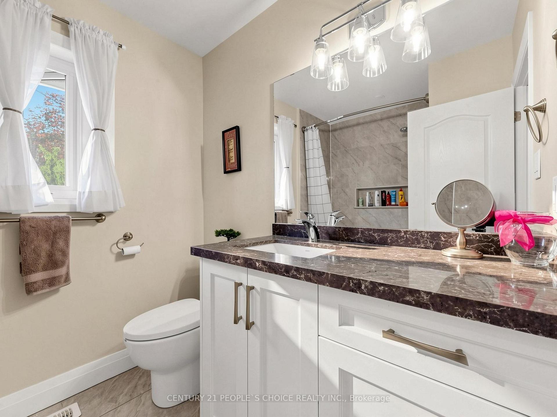 Photo 24 of 27 Matlock Avenue, Mississauga, Streetsville — HOMEH