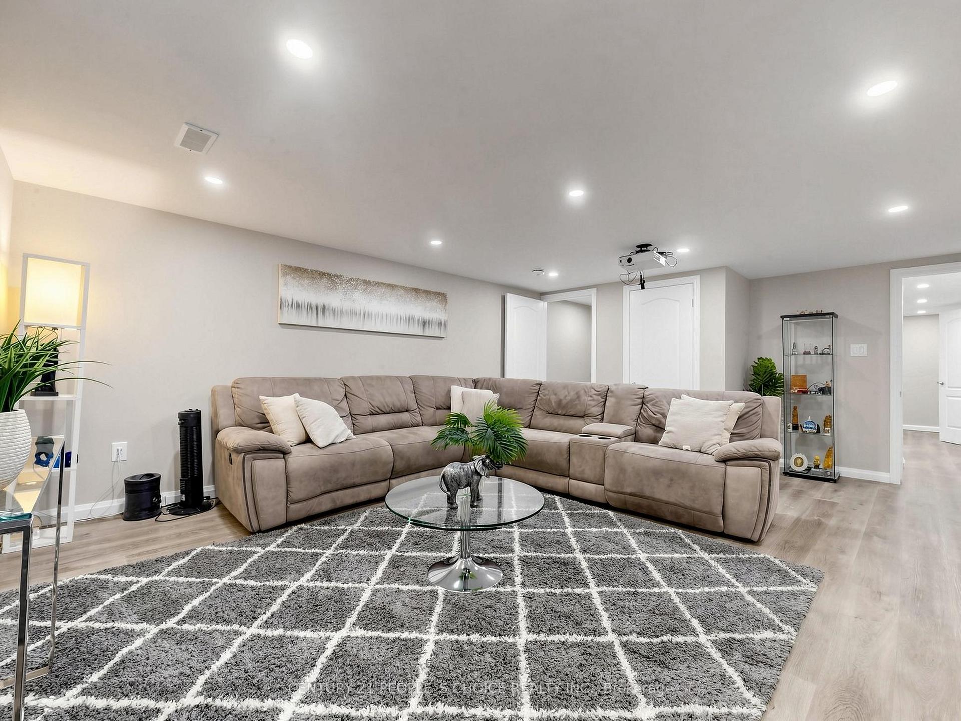 Photo 28 of 27 Matlock Avenue, Mississauga, Streetsville — HOMEH