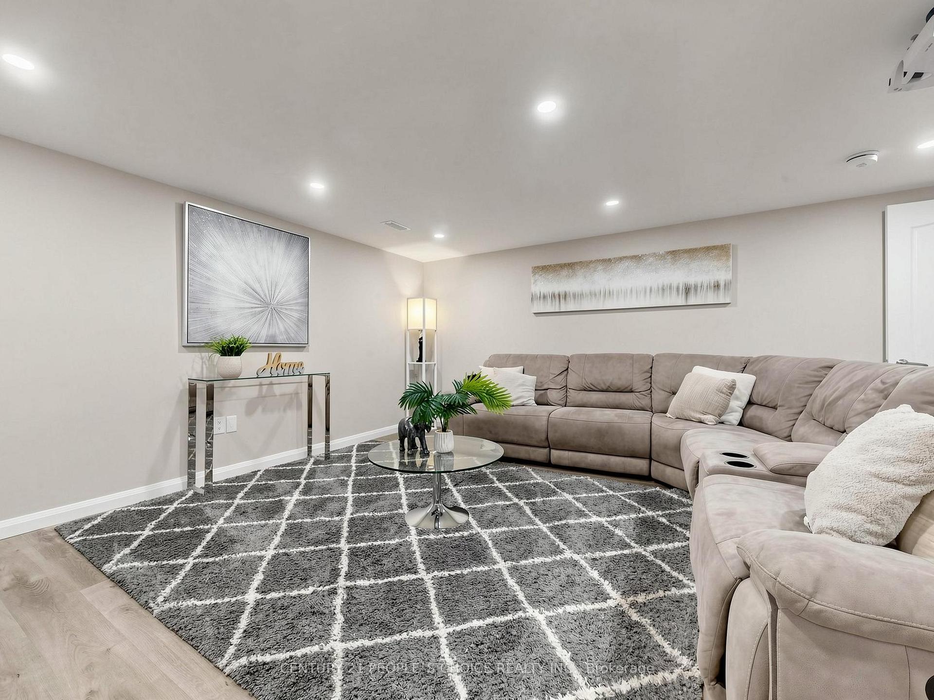 Photo 29 of 27 Matlock Avenue, Mississauga, Streetsville — HOMEH