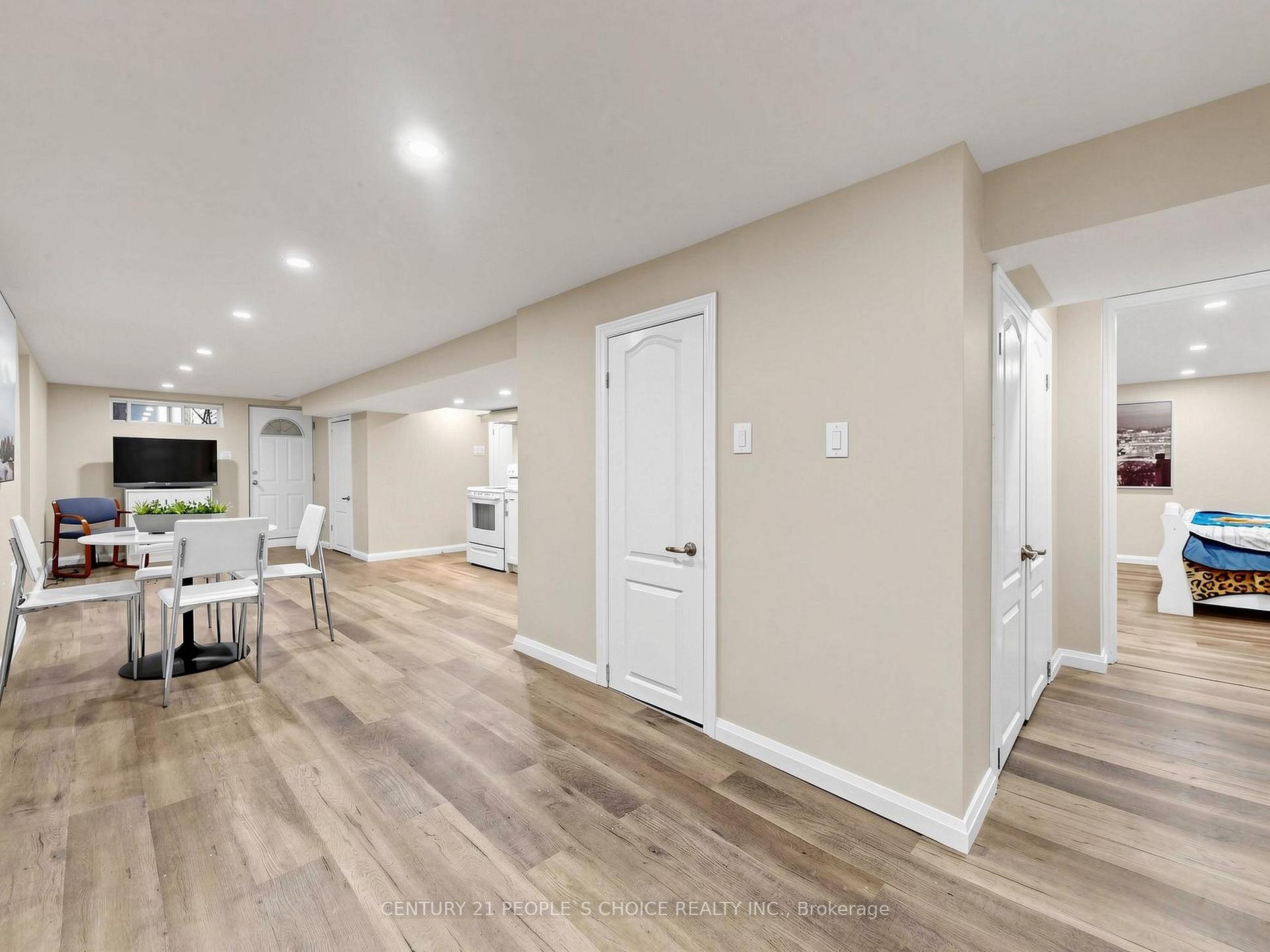 Photo 31 of 27 Matlock Avenue, Mississauga, Streetsville — HOMEH