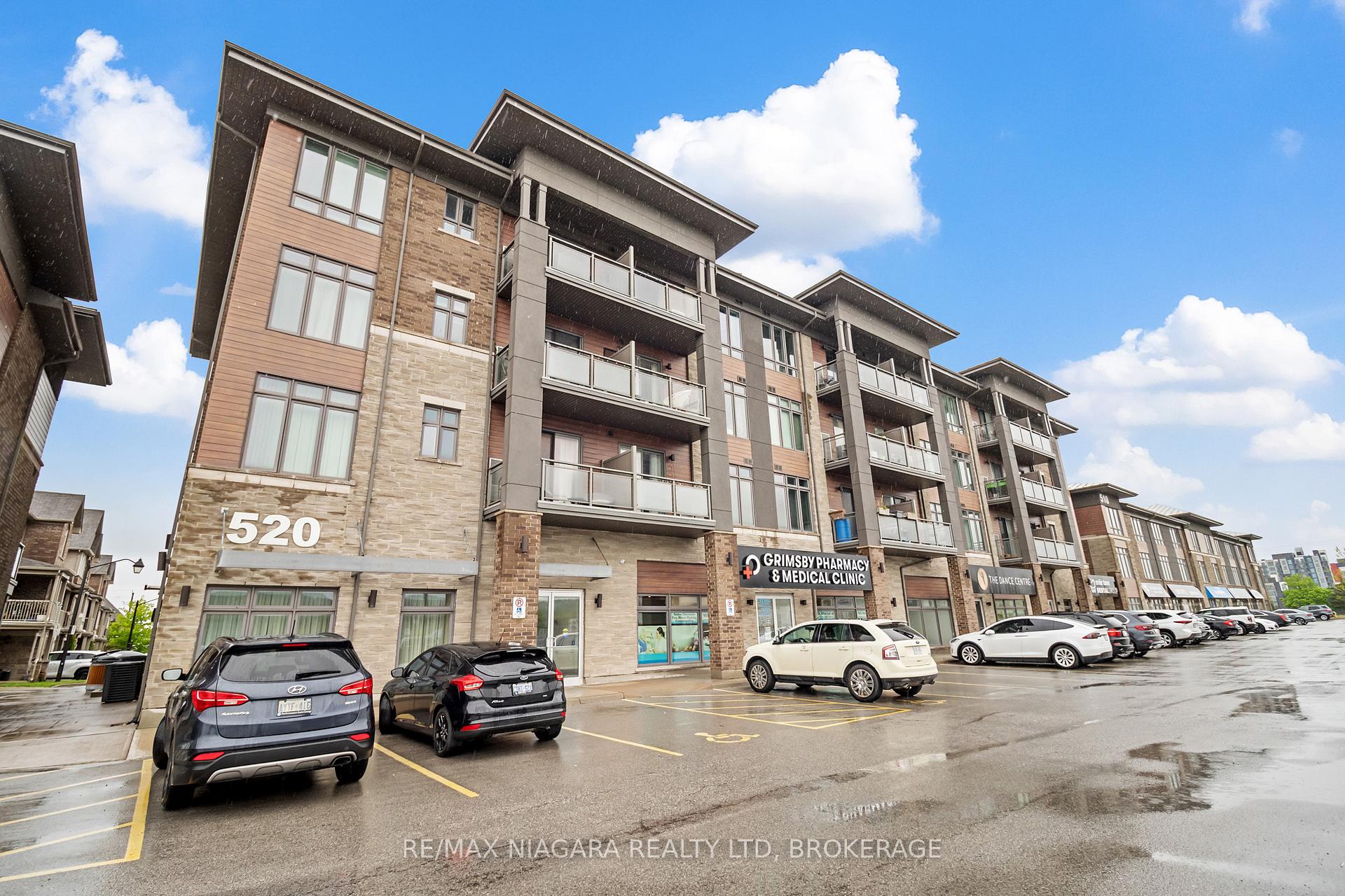Photo of Unit 411, 520 North Service Road