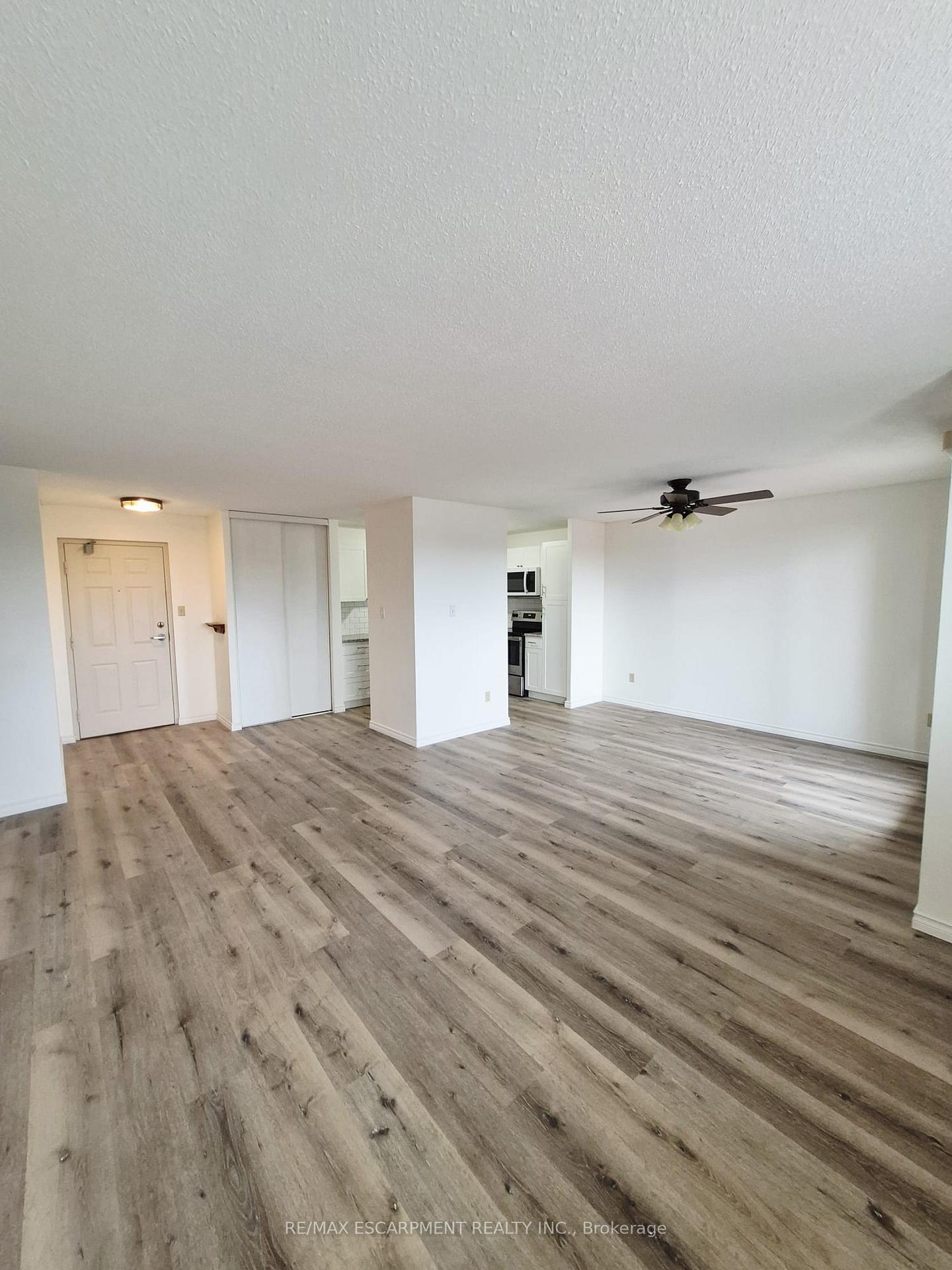 Photo 4 of Unit 503, 421 Fairview Drive, Brantford, Fairview - Brantford — HOMEH
