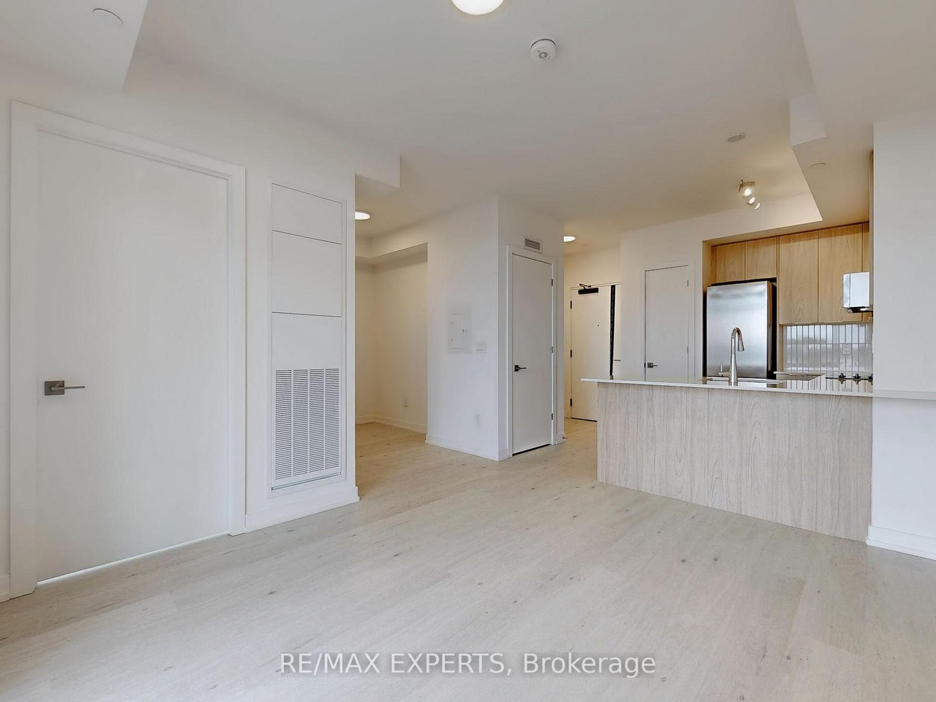 Photo 3 of Unit 319, 2501 Saw Whet Boulevard E, Oakville, Glen Abbey — HOMEH