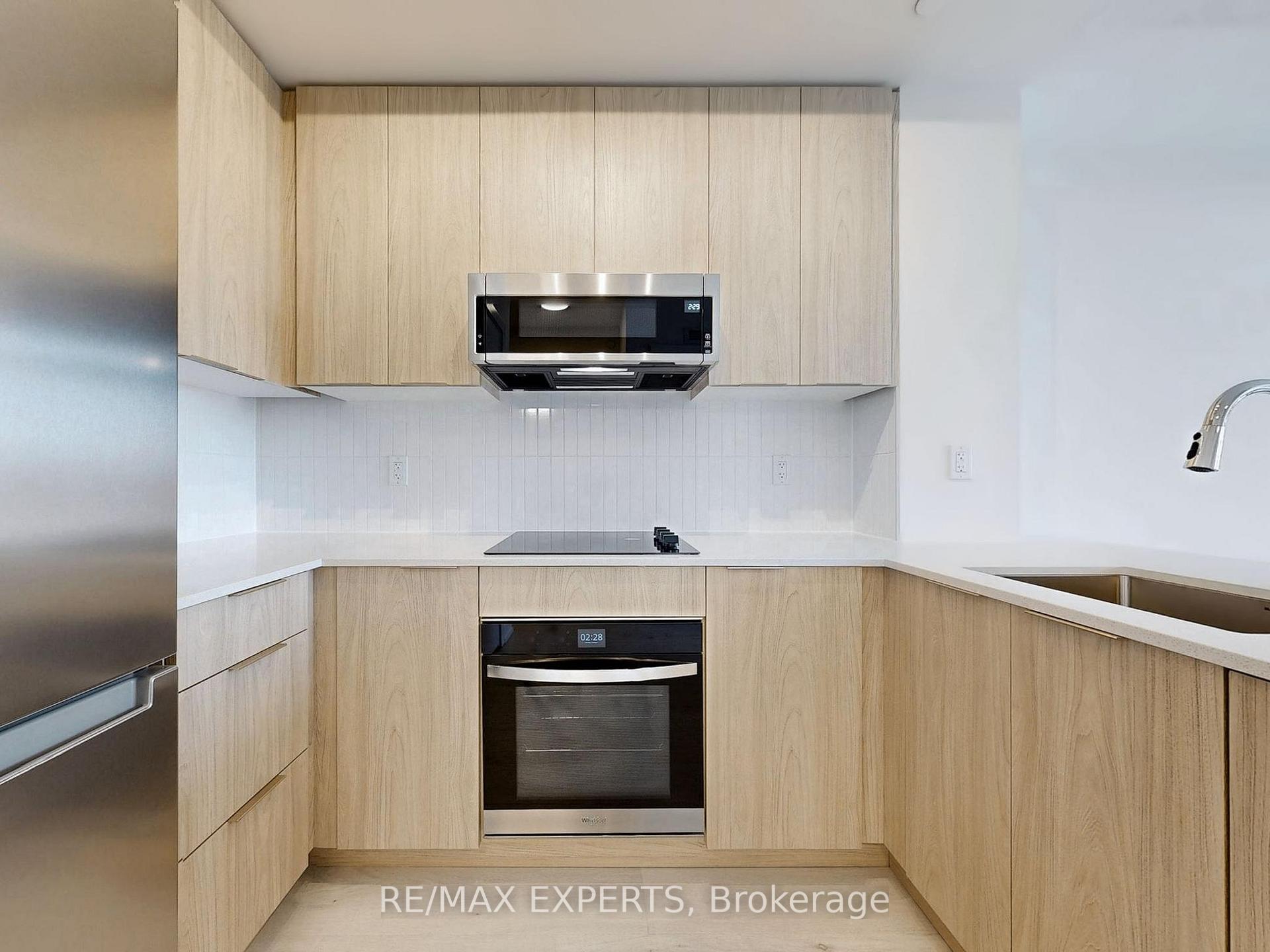 Photo 6 of Unit 319, 2501 Saw Whet Boulevard E, Oakville, Glen Abbey — HOMEH