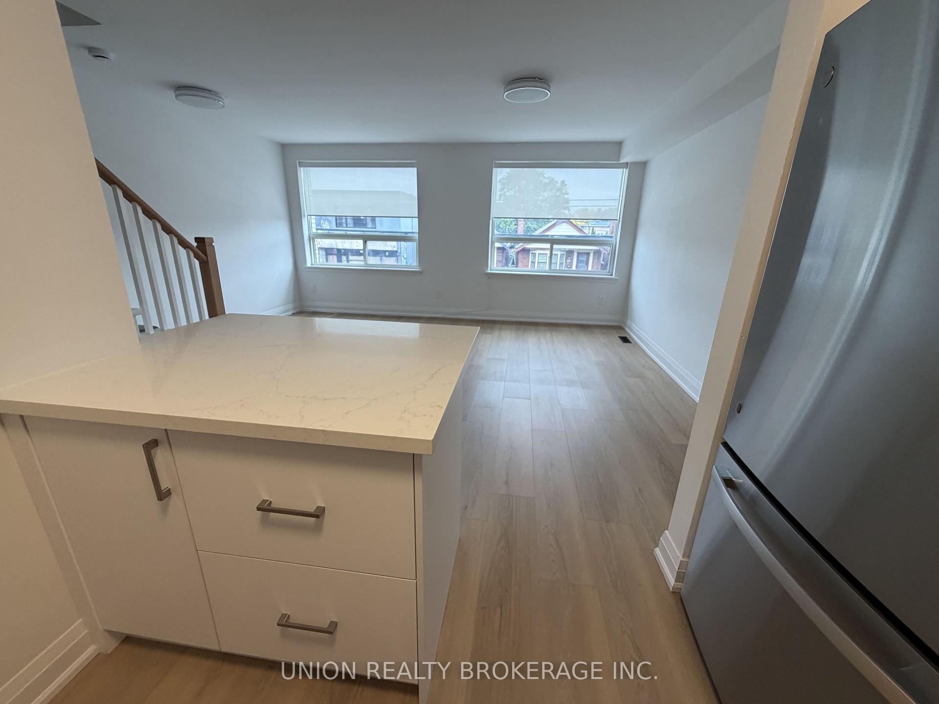 Photo 4 of Unit Unit 1, 930A Pape Avenue, Toronto, Broadview North — HOMEH