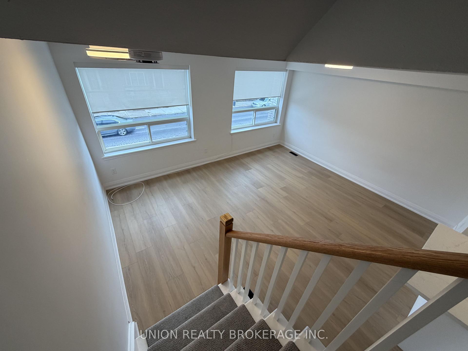 Photo 7 of Unit Unit 1, 930A Pape Avenue, Toronto, Broadview North — HOMEH