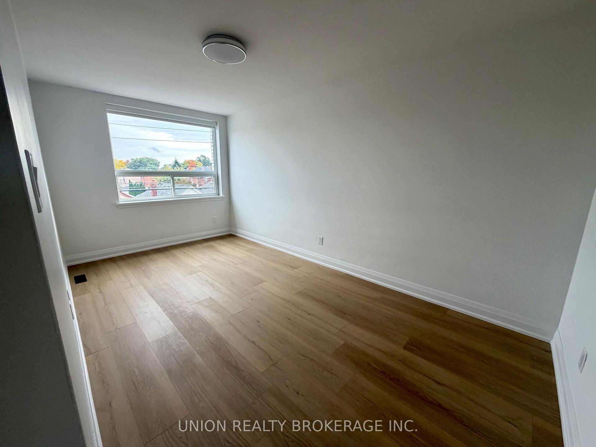 Photo 8 of Unit Unit 1, 930A Pape Avenue, Toronto, Broadview North — HOMEH
