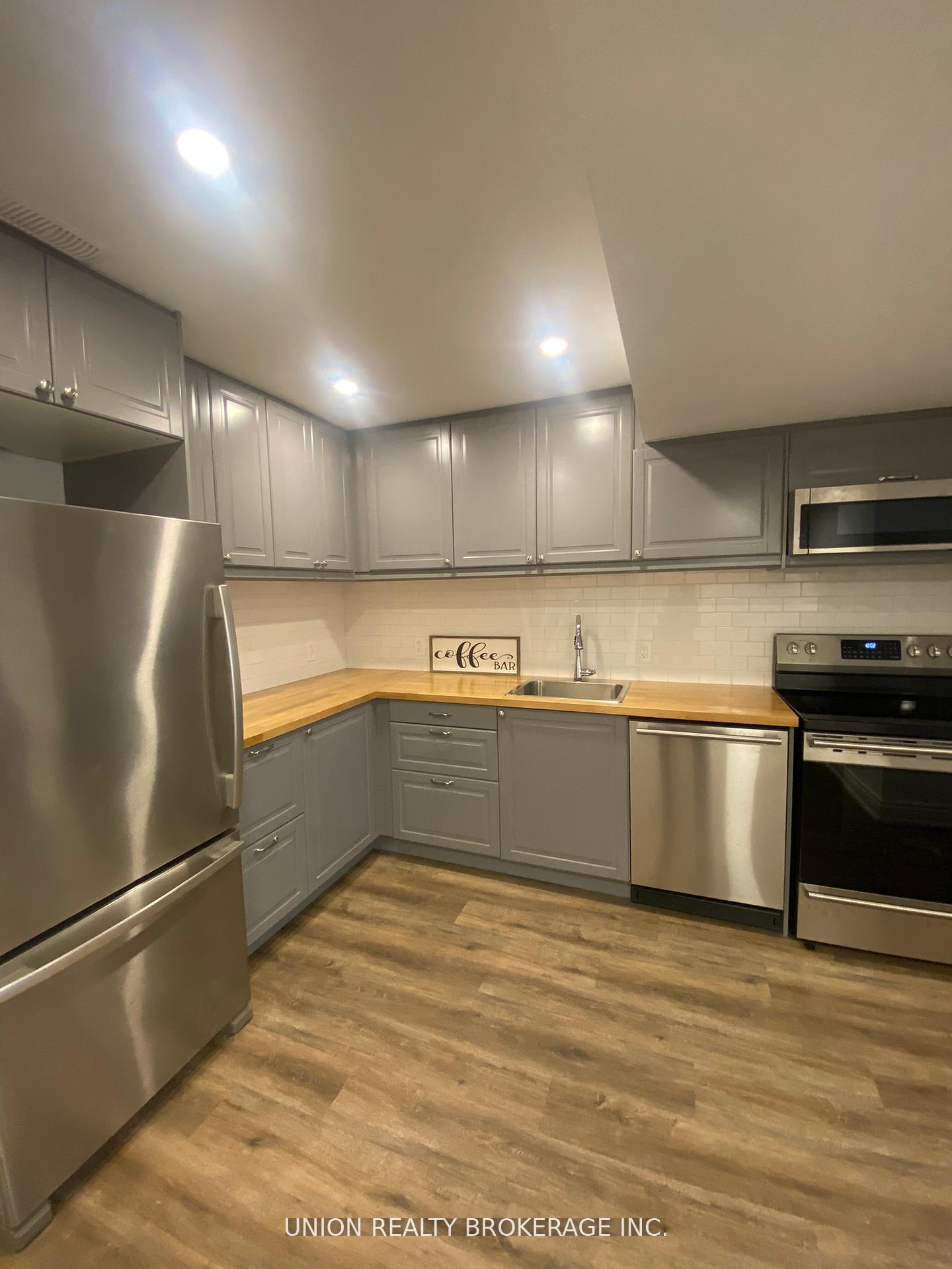 Photo 2 of 42 North Drive, Scarborough, Birchcliffe-Cliffside — HOMEH