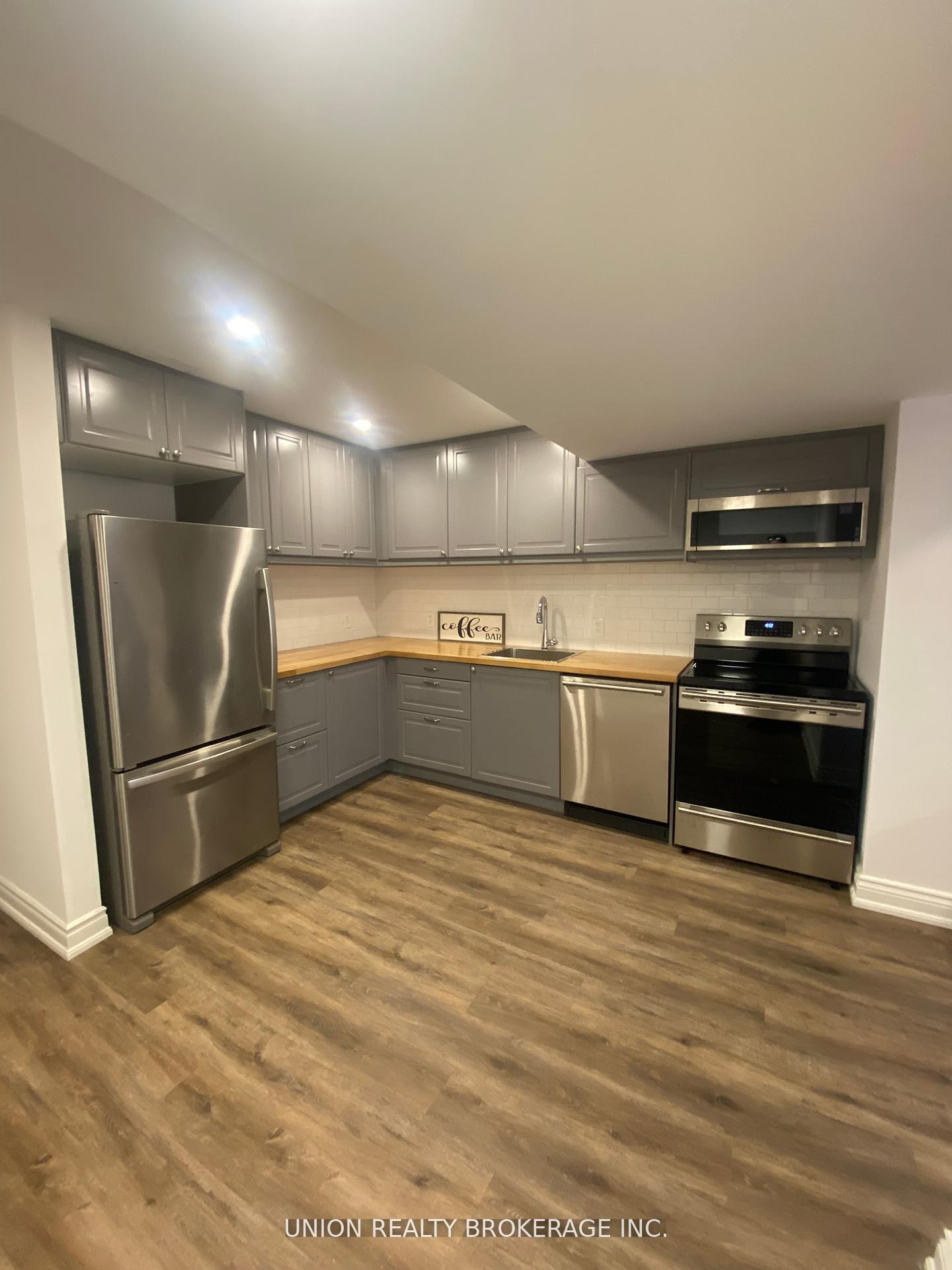 Photo 4 of 42 North Drive, Scarborough, Birchcliffe-Cliffside — HOMEH