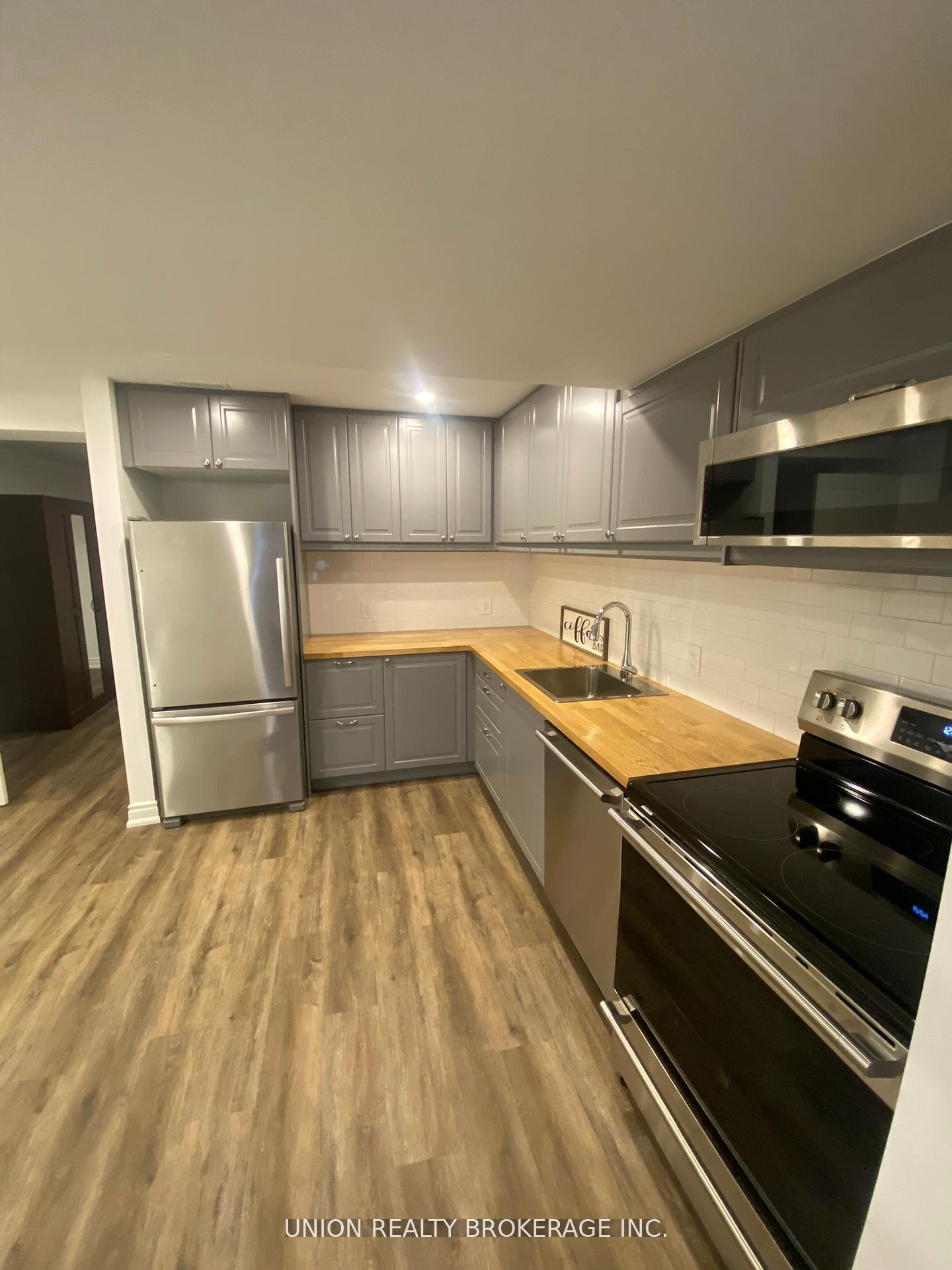 Photo 9 of 42 North Drive, Scarborough, Birchcliffe-Cliffside — HOMEH