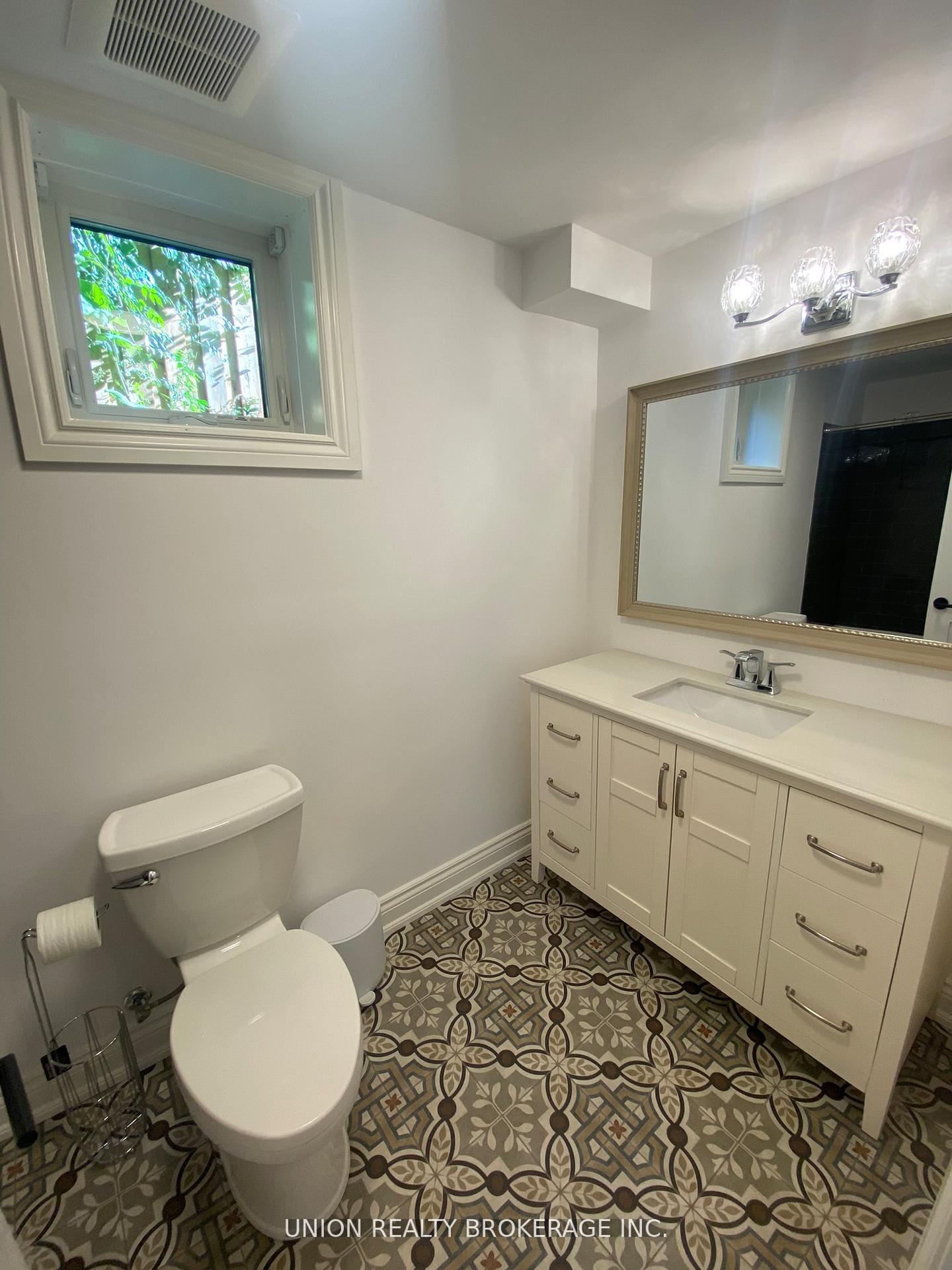 Photo 10 of 42 North Drive, Scarborough, Birchcliffe-Cliffside — HOMEH