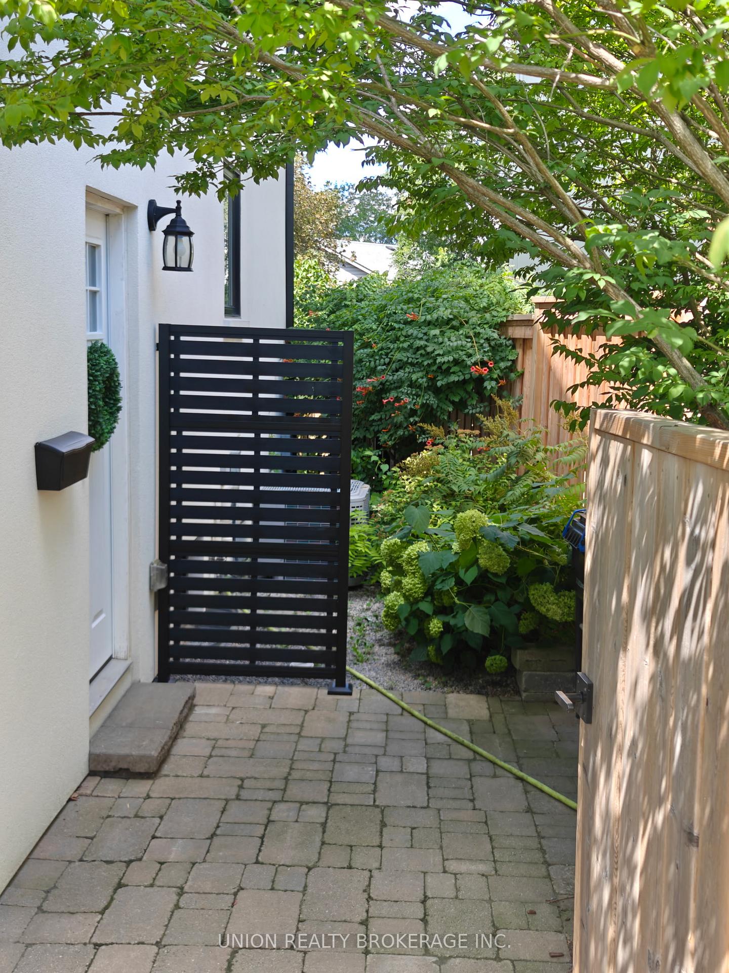 Photo 3 of 42 North Drive, Scarborough, Birchcliffe-Cliffside — HOMEH