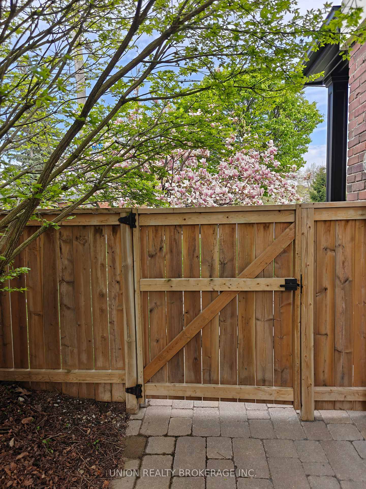Photo 5 of 42 North Drive, Scarborough, Birchcliffe-Cliffside — HOMEH