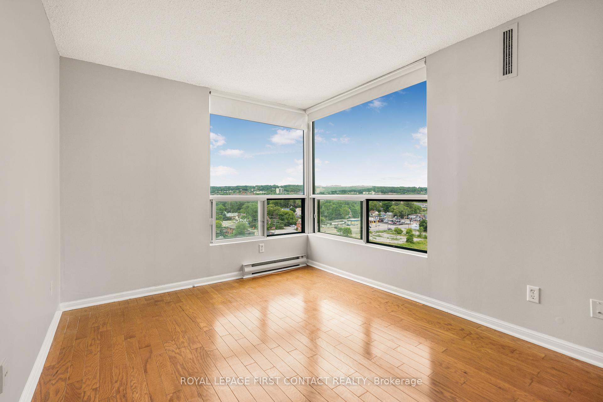 Photo 13 of Unit 1504, 75 Ellen Street, Barrie, City Centre — HOMEH