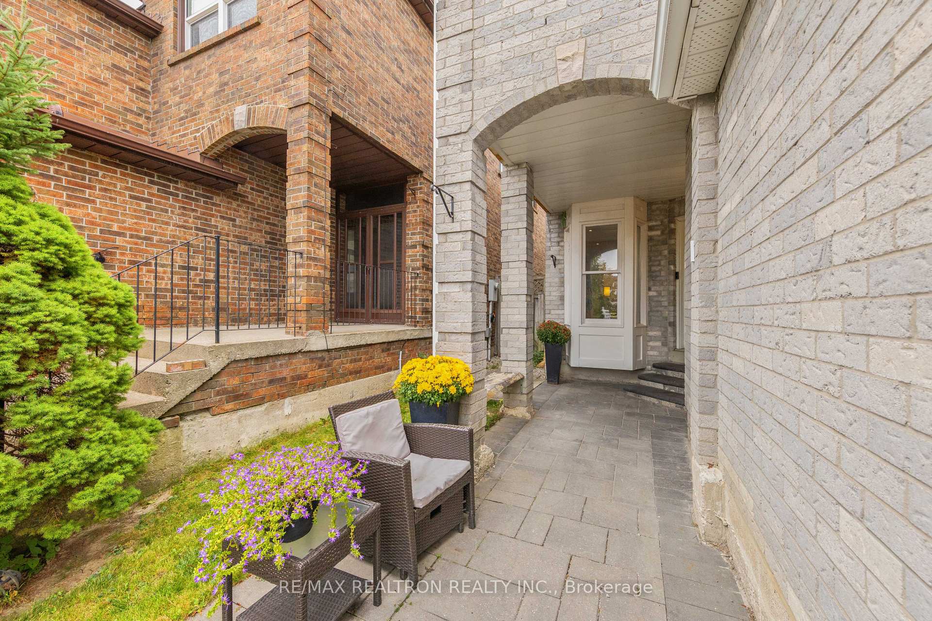 Photo 2 of 51 Chilmar Crescent, Vaughan, Uplands — HOMEH