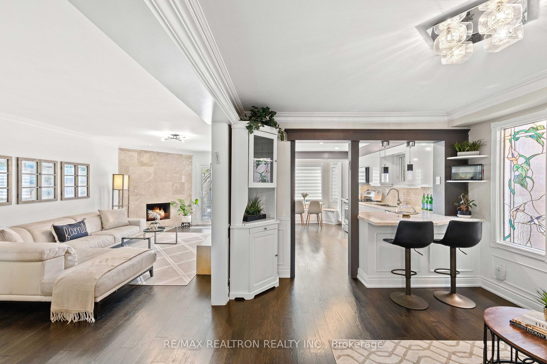 Photo 5 of 51 Chilmar Crescent, Vaughan, Uplands — HOMEH