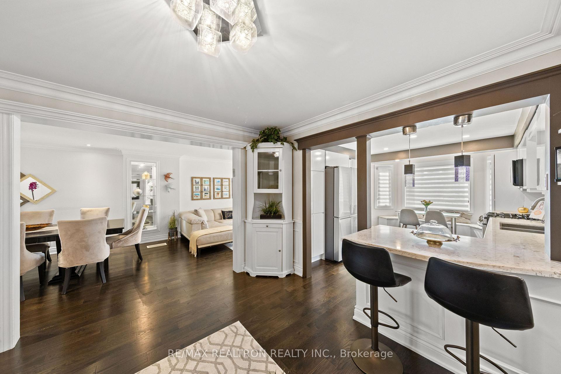 Photo 9 of 51 Chilmar Crescent, Vaughan, Uplands — HOMEH