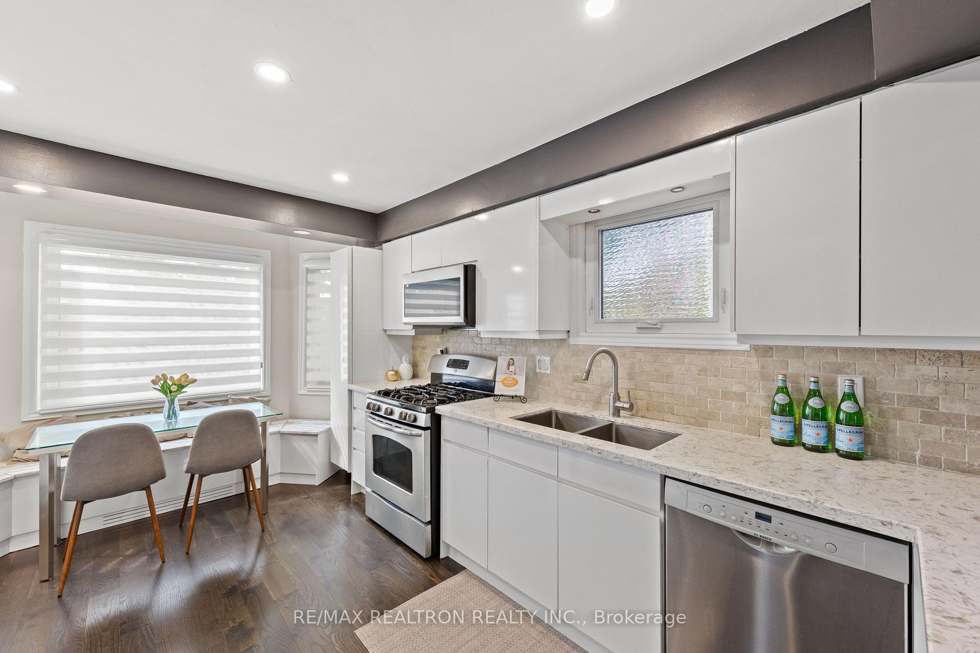 Photo 10 of 51 Chilmar Crescent, Vaughan, Uplands — HOMEH