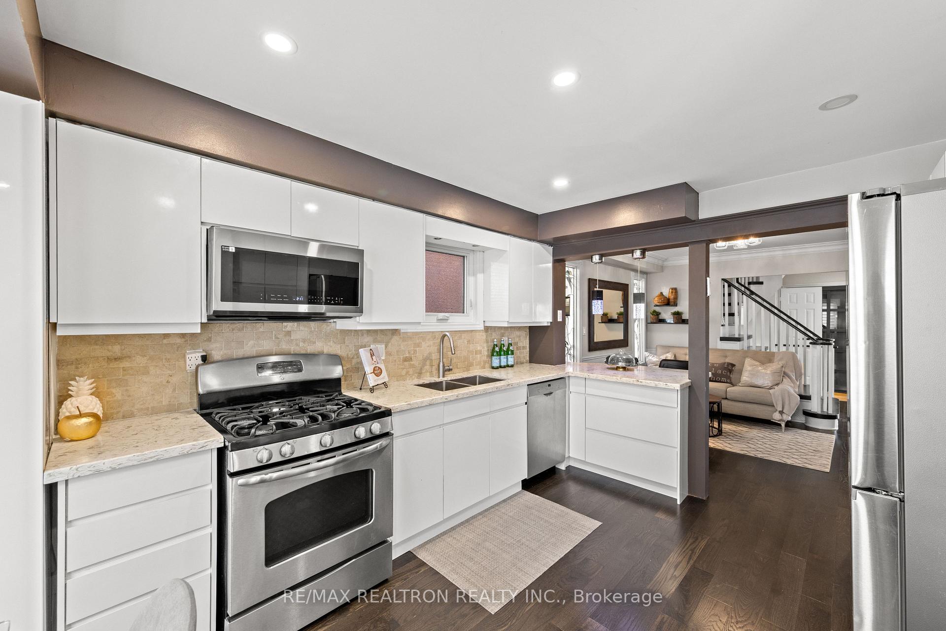Photo 12 of 51 Chilmar Crescent, Vaughan, Uplands — HOMEH