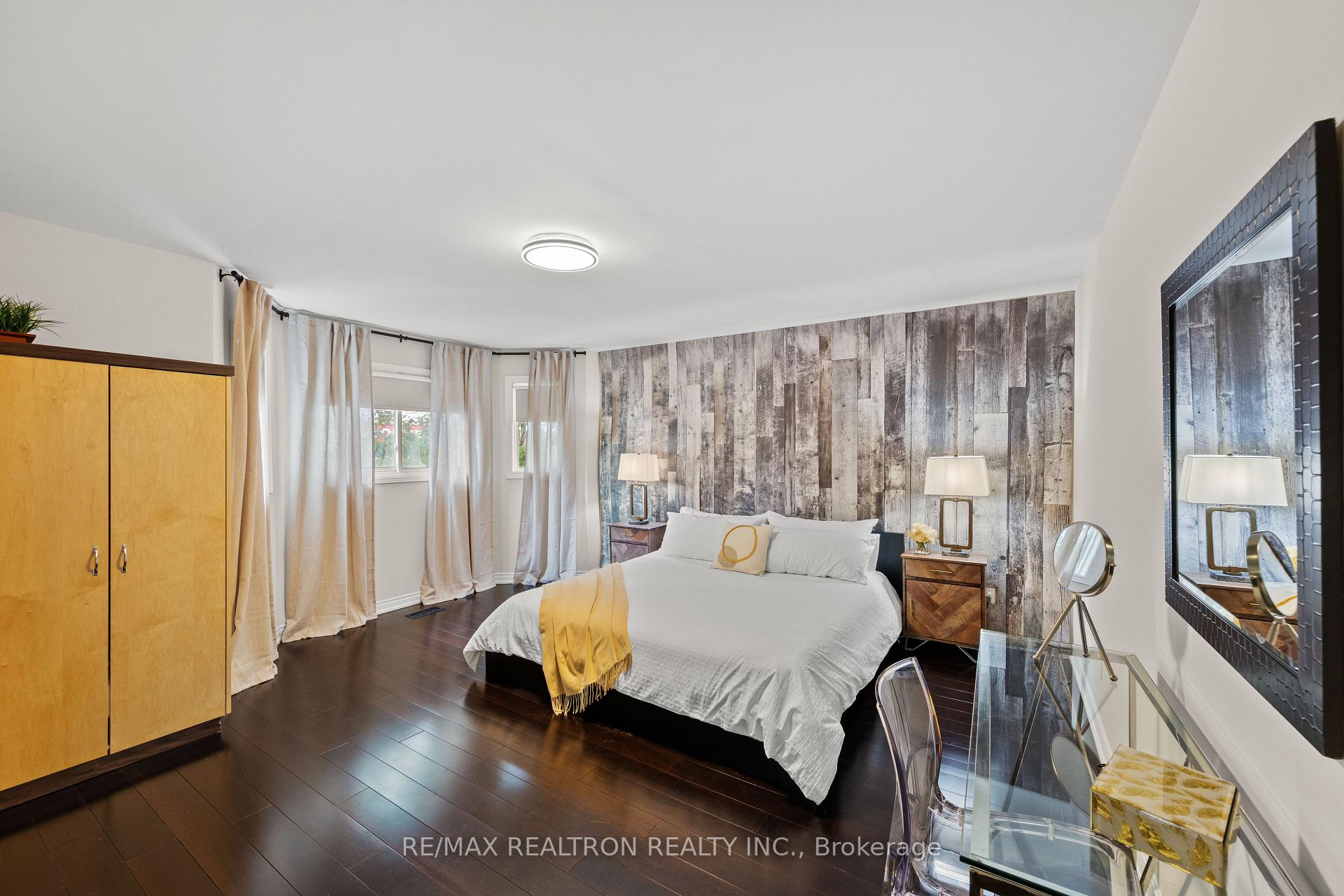 Photo 17 of 51 Chilmar Crescent, Vaughan, Uplands — HOMEH