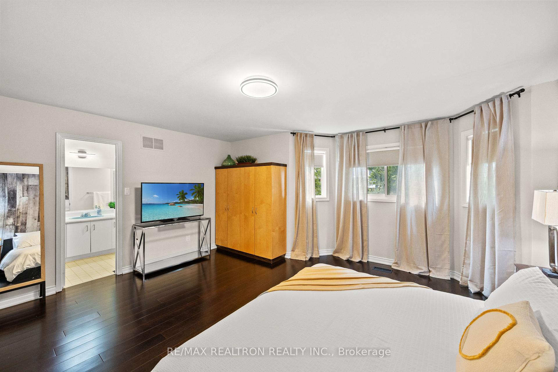 Photo 18 of 51 Chilmar Crescent, Vaughan, Uplands — HOMEH