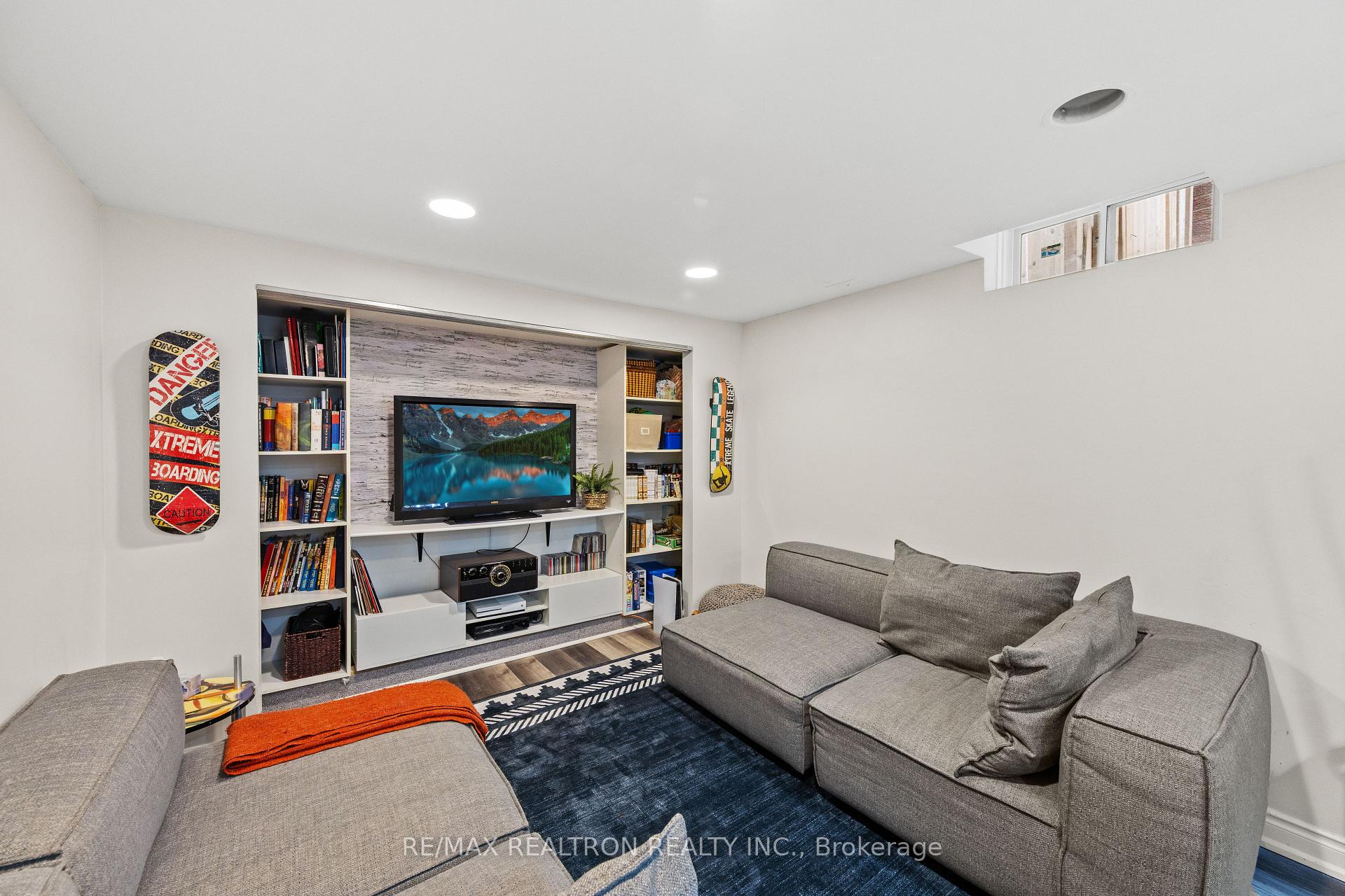 Photo 31 of 51 Chilmar Crescent, Vaughan, Uplands — HOMEH