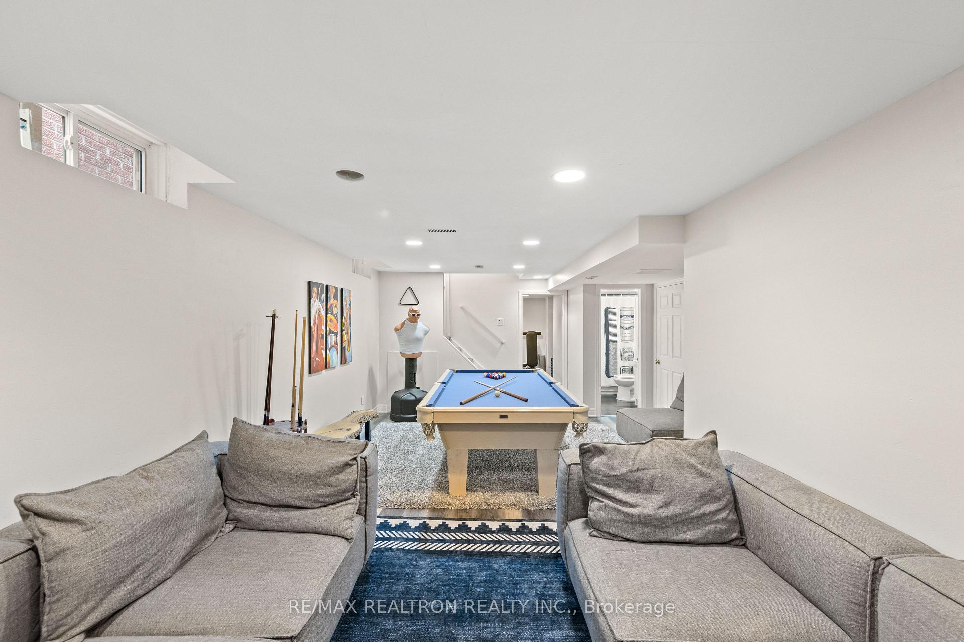 Photo 32 of 51 Chilmar Crescent, Vaughan, Uplands — HOMEH