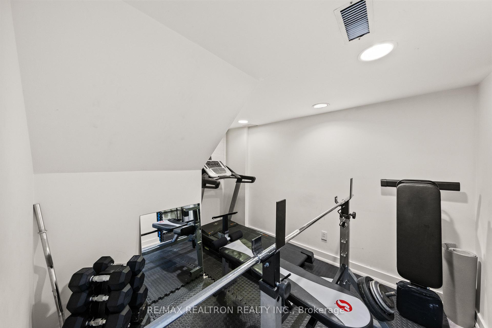 Photo 33 of 51 Chilmar Crescent, Vaughan, Uplands — HOMEH