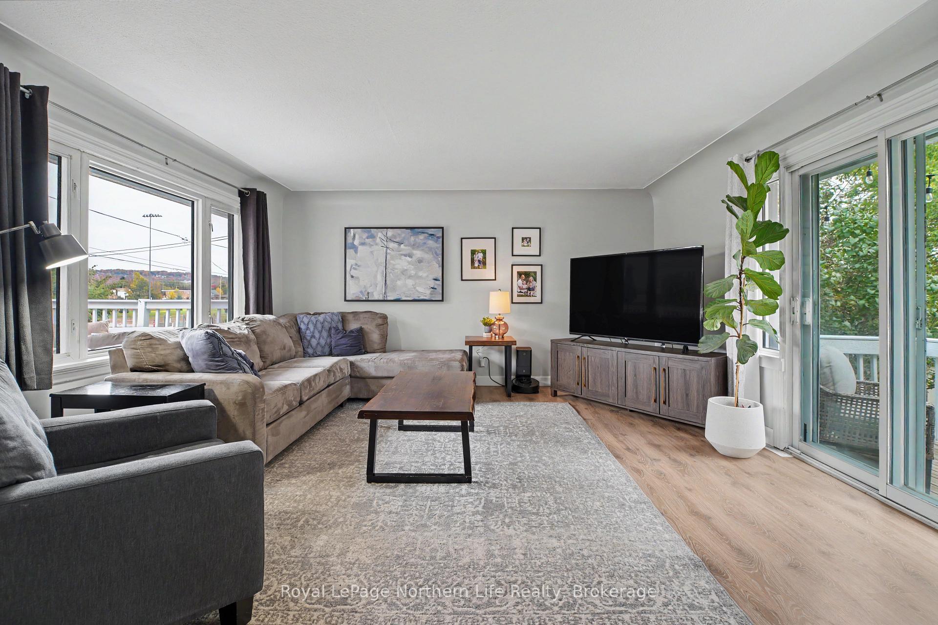 Photo 3 of 835 Lorne Avenue, North Bay, Central — HOMEH